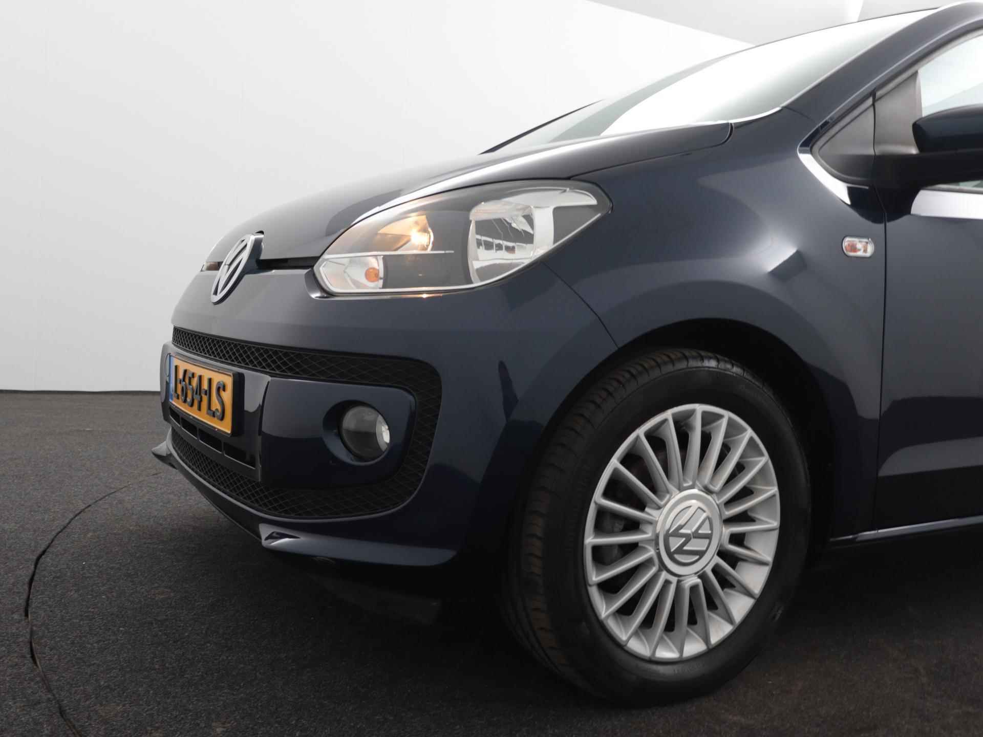 Volkswagen Up! 1.0 high up! BlueMotion | Automaat | Airco | Stoelverwarming - 30/32