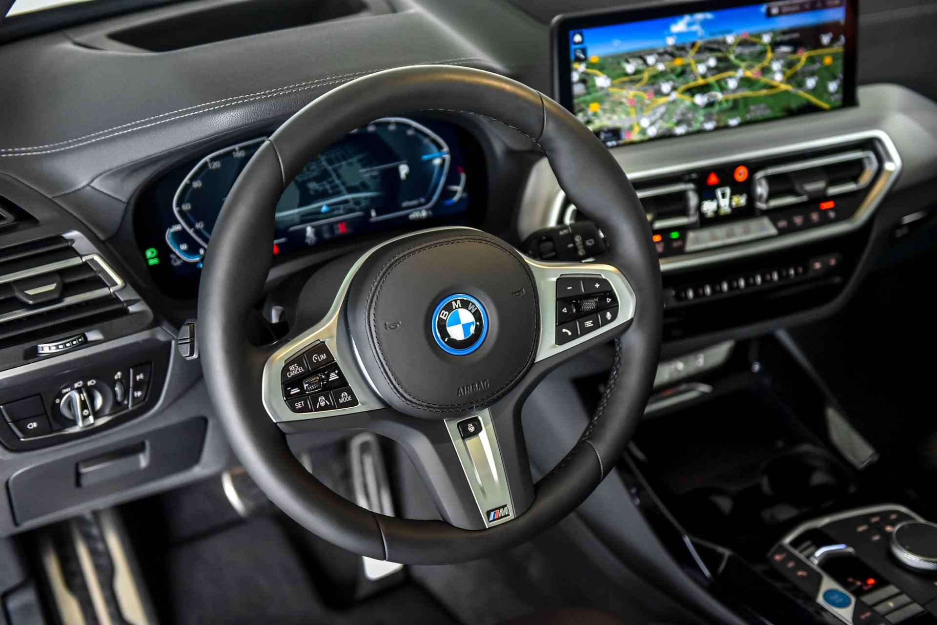 BMW iX3 High Executive Edition 80 kWh | Trekhaak met elektrisch wegklapbare kogel | BMW Head-Up Display - 16/22