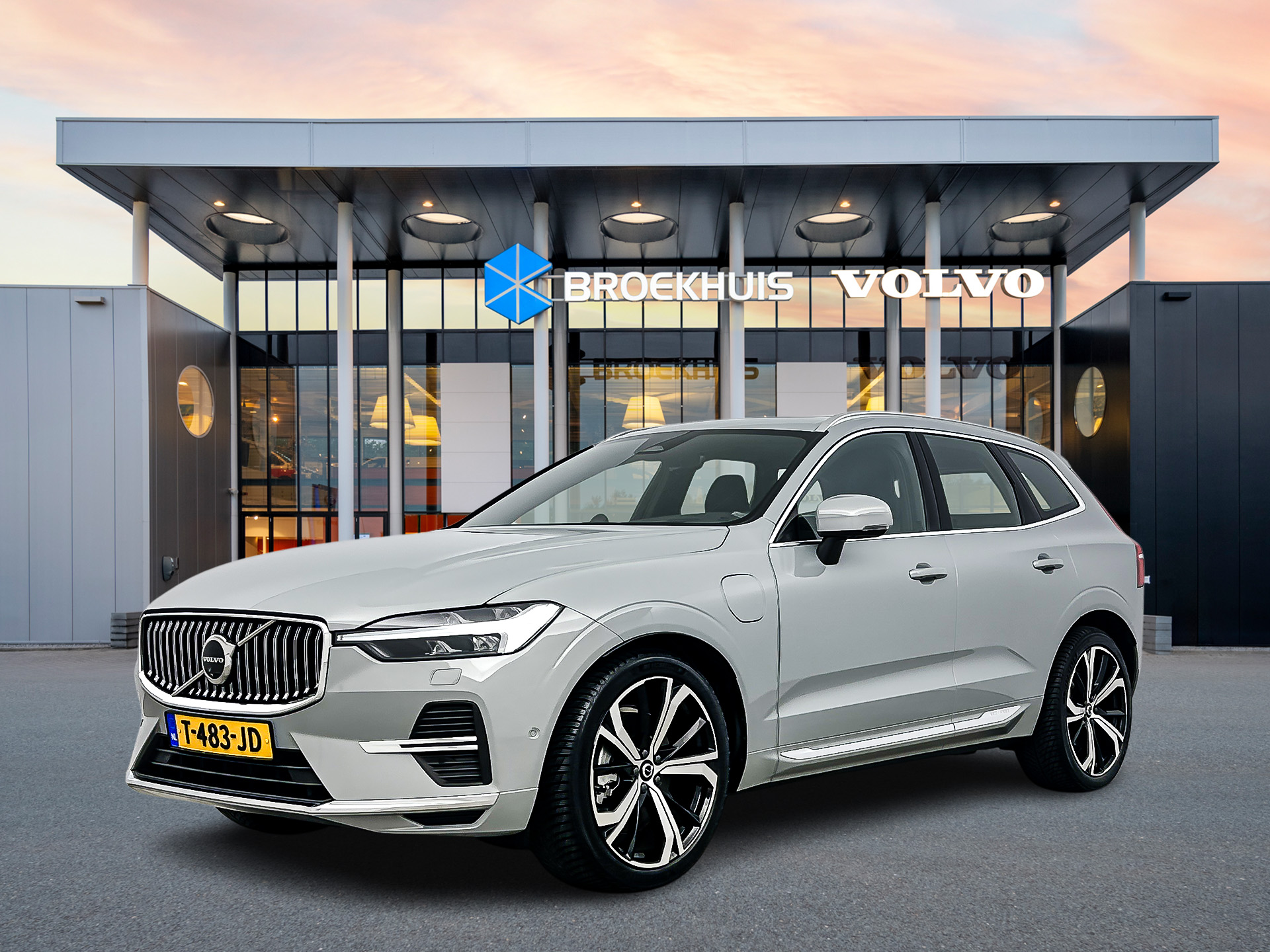 Volvo XC60 T8 Recharge Ultimate Bright | 21" | Luchtvering | B&W | 360 Camera | Gelaagd glas | Trekhaak | Panoramadak | Head-up | Sportstoe