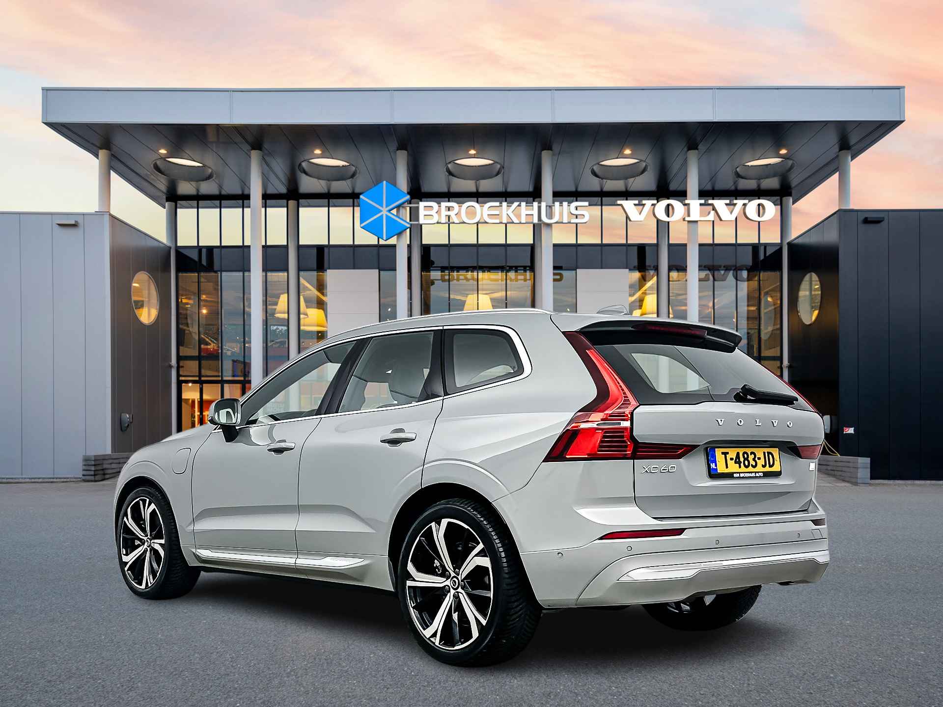 Volvo XC60 T8 Recharge Ultimate Bright | 21" | Luchtvering | B&W | 360 Camera | Gelaagd glas | Trekhaak | Panoramadak | Head-up | Sportstoe - 5/36