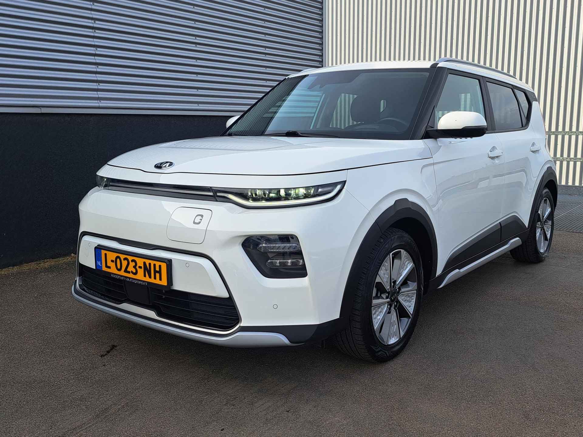 Kia e-Soul ExecutiveLine 64 kWh | Nieuw geleverd | 1ste eigenaar | Dealer onderhouden | Meest luxe uitvoering | € 2.000,- subsidie | 3-Fase | BTW auto | - 4/51