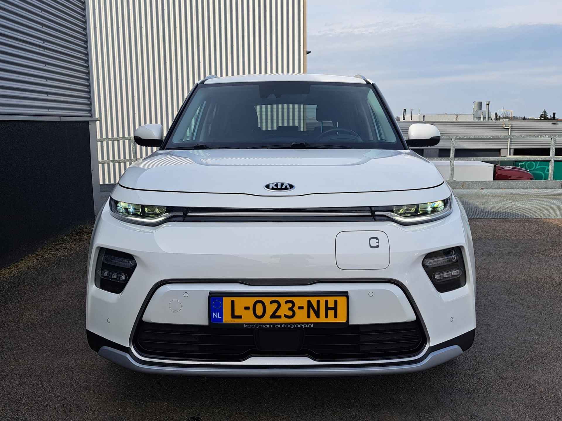 Kia e-Soul ExecutiveLine 64 kWh | Nieuw geleverd | 1ste eigenaar | Dealer onderhouden | Meest luxe uitvoering | € 2.000,- subsidie | 3-Fase | BTW auto | - 5/51