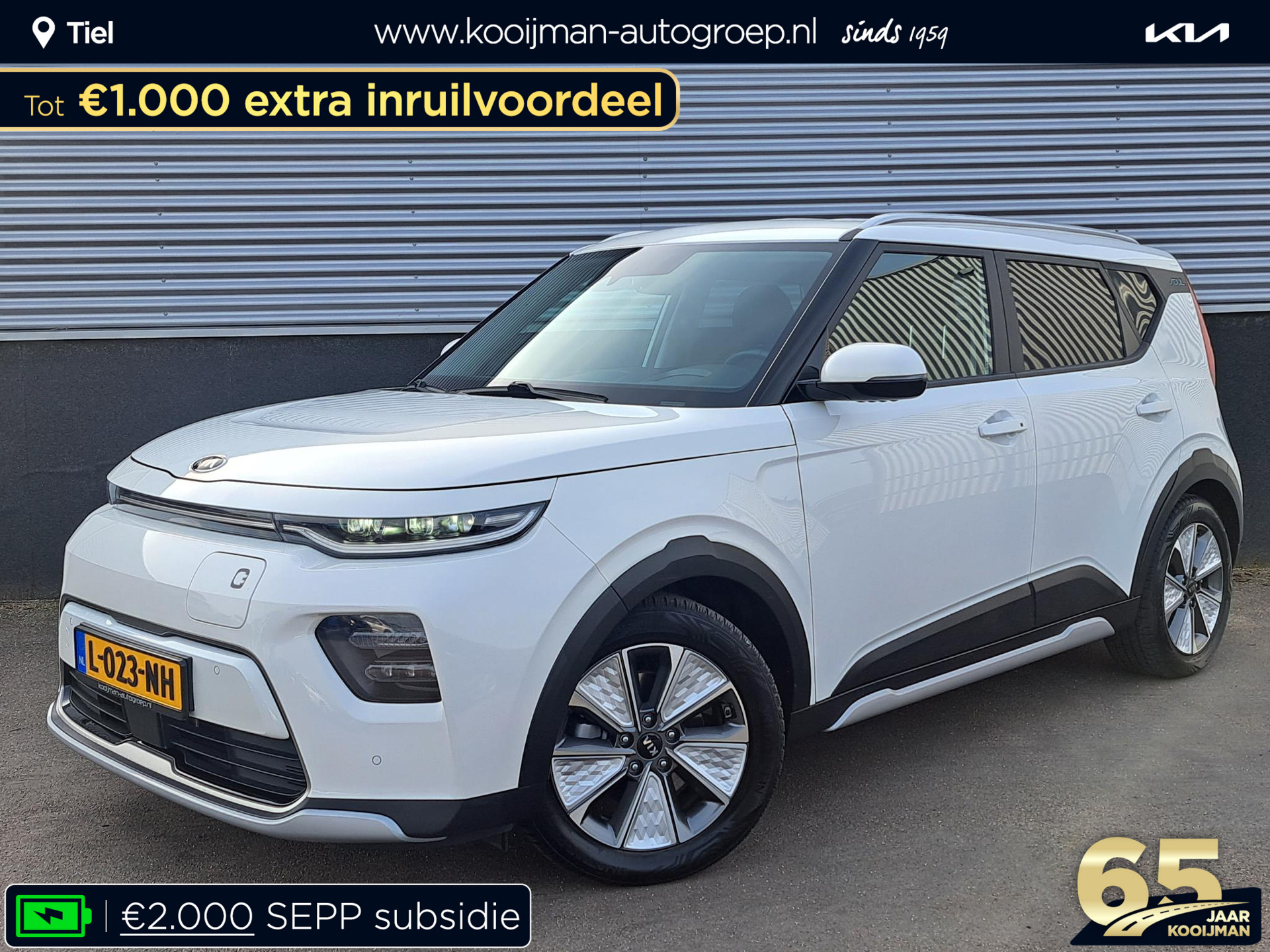 Kia e-Soul ExecutiveLine 64 kWh | Nieuw geleverd | 1ste eigenaar | Dealer onderhouden | Meest luxe uitvoering | € 2.000,- subsidie | 3-Fase | BTW auto |