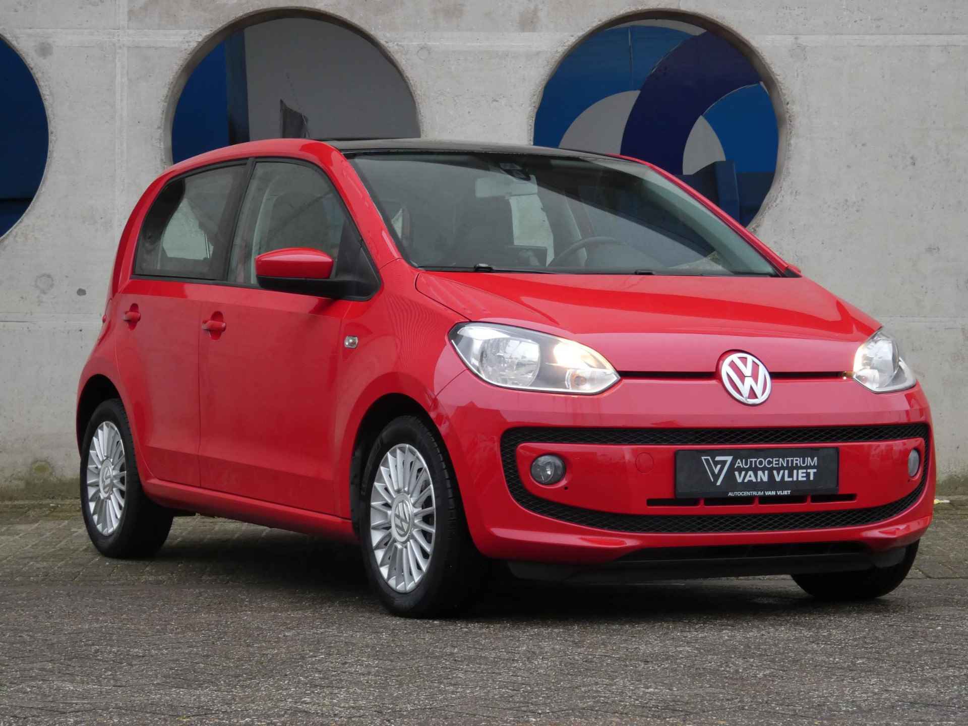 Volkswagen Up! 1.0 high up! BlueMotion | NAVIGATIE | PANORAMADAK | - 13/26