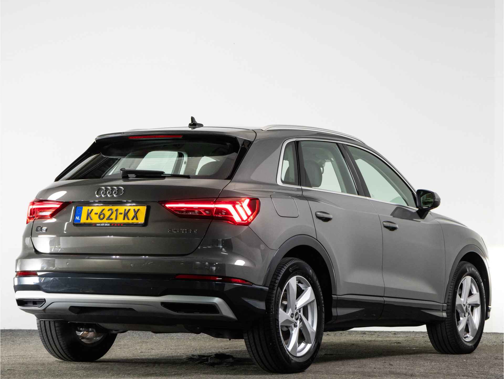 Audi Q3 35 TFSI 150 PK Business Edition | LED | Navigatie | Climate Control | - 2/37