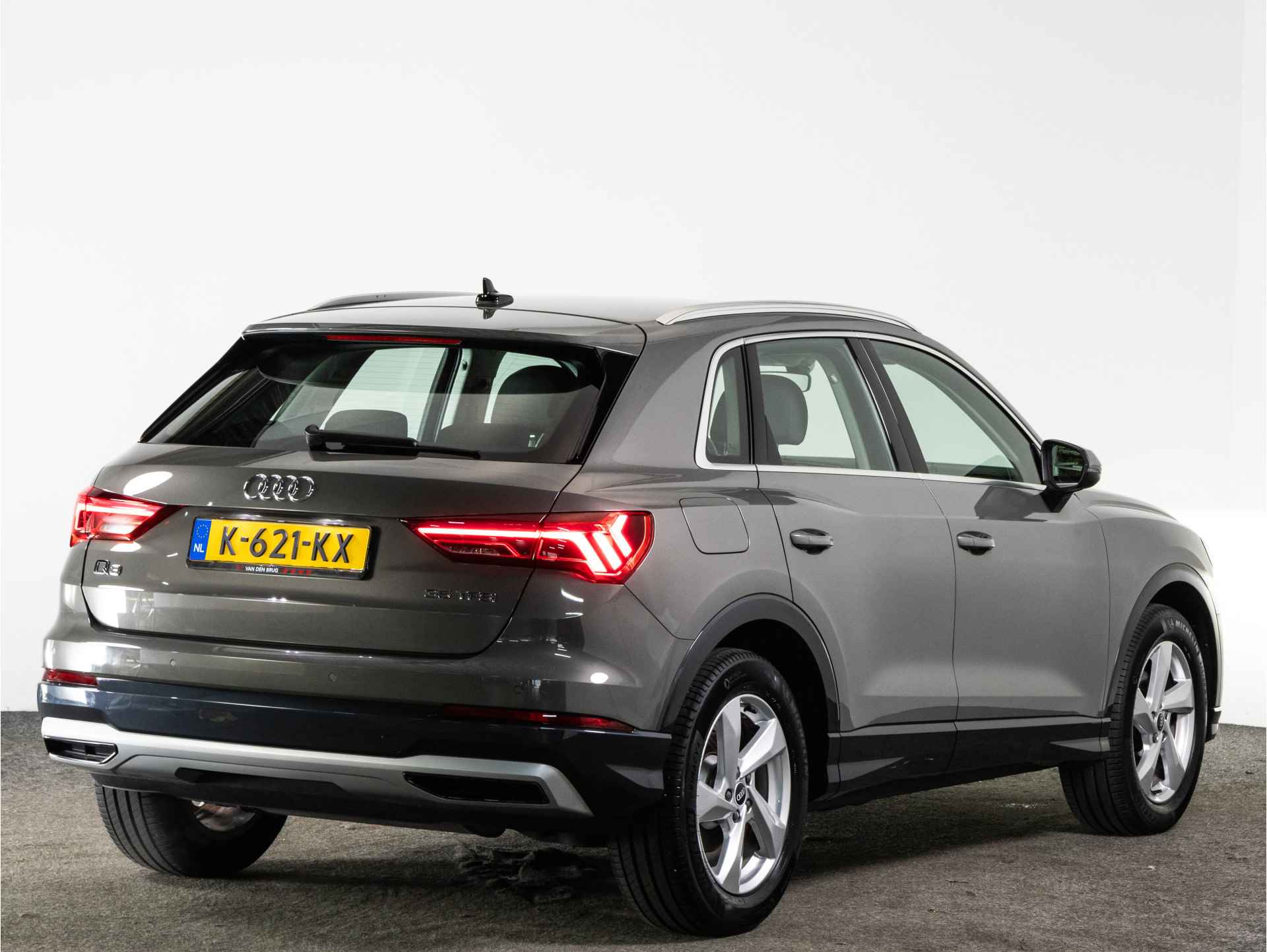 Audi Q3 35 TFSI 150 PK Business Edition | LED | Navigatie | Climate Control | - 4/37