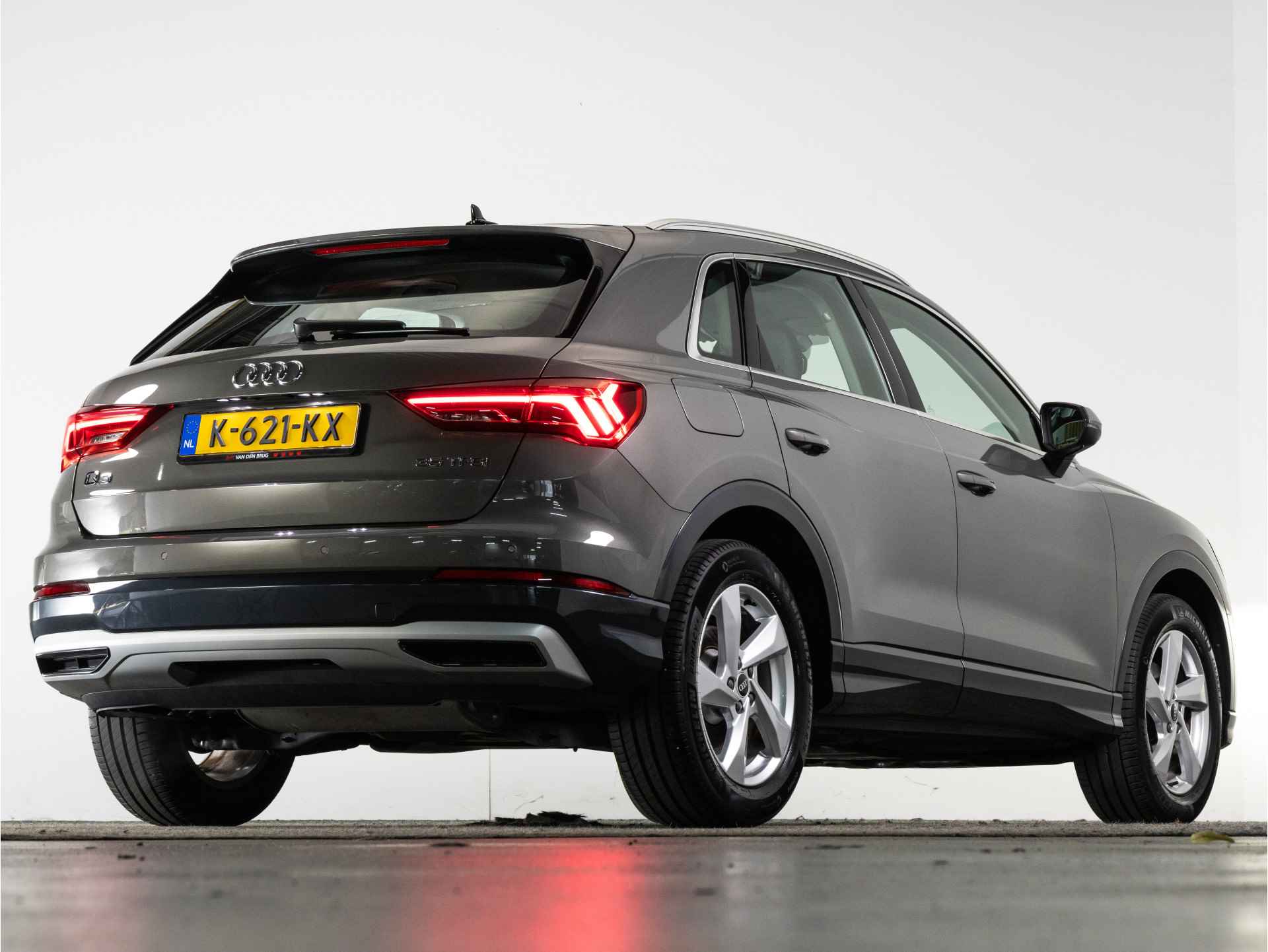 Audi Q3 35 TFSI 150 PK Business Edition | LED | Navigatie | Climate Control | - 29/37