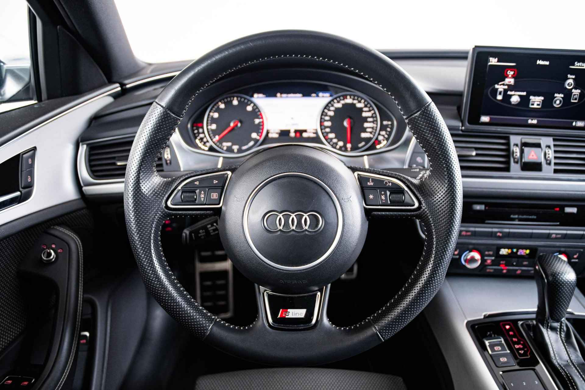 Audi A6 Avant 1.8 TFSI ultra S line Edition Trekhaak - Panoramadak - Parkeerhulp Plus - LED Koplampen - MMI Navi Plus - Grootlichtassistent - Stoelverwarming - 36/57