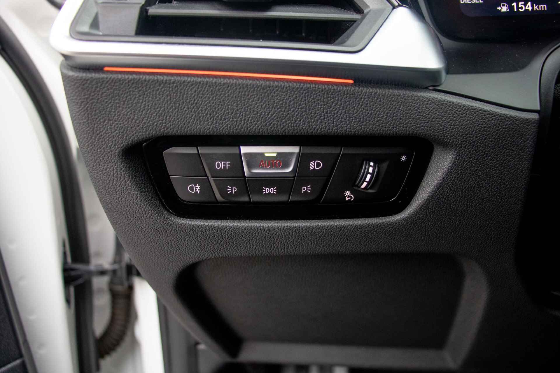 BMW 3 Serie Touring M340d xDrive M-Sport | Panoramadak elektrisch | BMW Laserlicht | Head-Up Display - 18/33