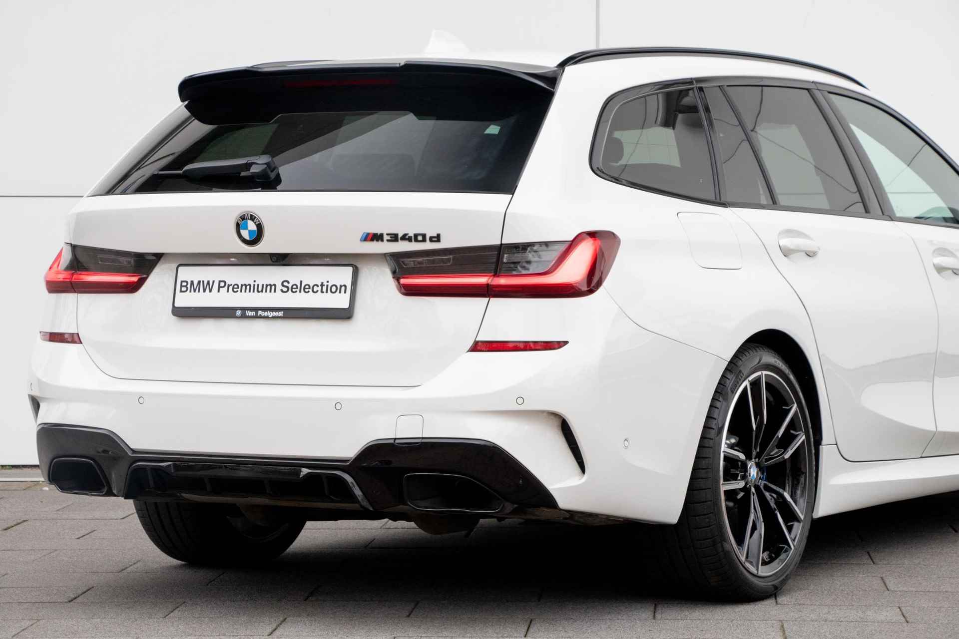 BMW 3 Serie Touring M340d xDrive M-Sport | Panoramadak elektrisch | BMW Laserlicht | Head-Up Display - 31/33