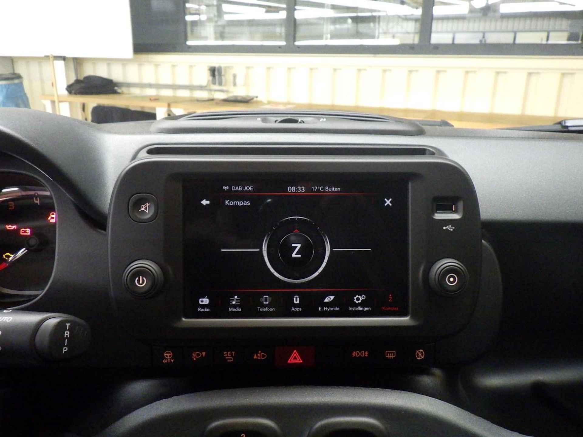 Fiat Panda 1.0 Hybrid Cross | Navigatie by App | Parkeersensoren | Licht & Regensensor | Airco | DAB+ | Getint Glas | Apple Carplay | Andro - 10/23