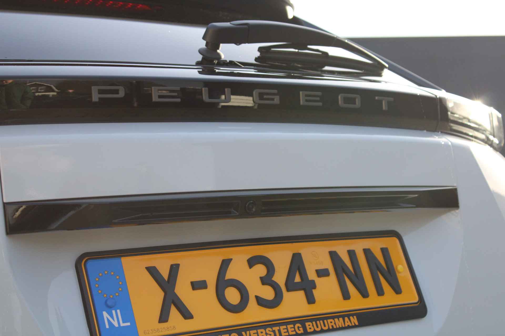 Peugeot 2008 1.2 PureTech 100PK Allure Navigatie, Camera Achter, Draadloze telefoonlader, Parkeerhulp voor en achter - 11/45
