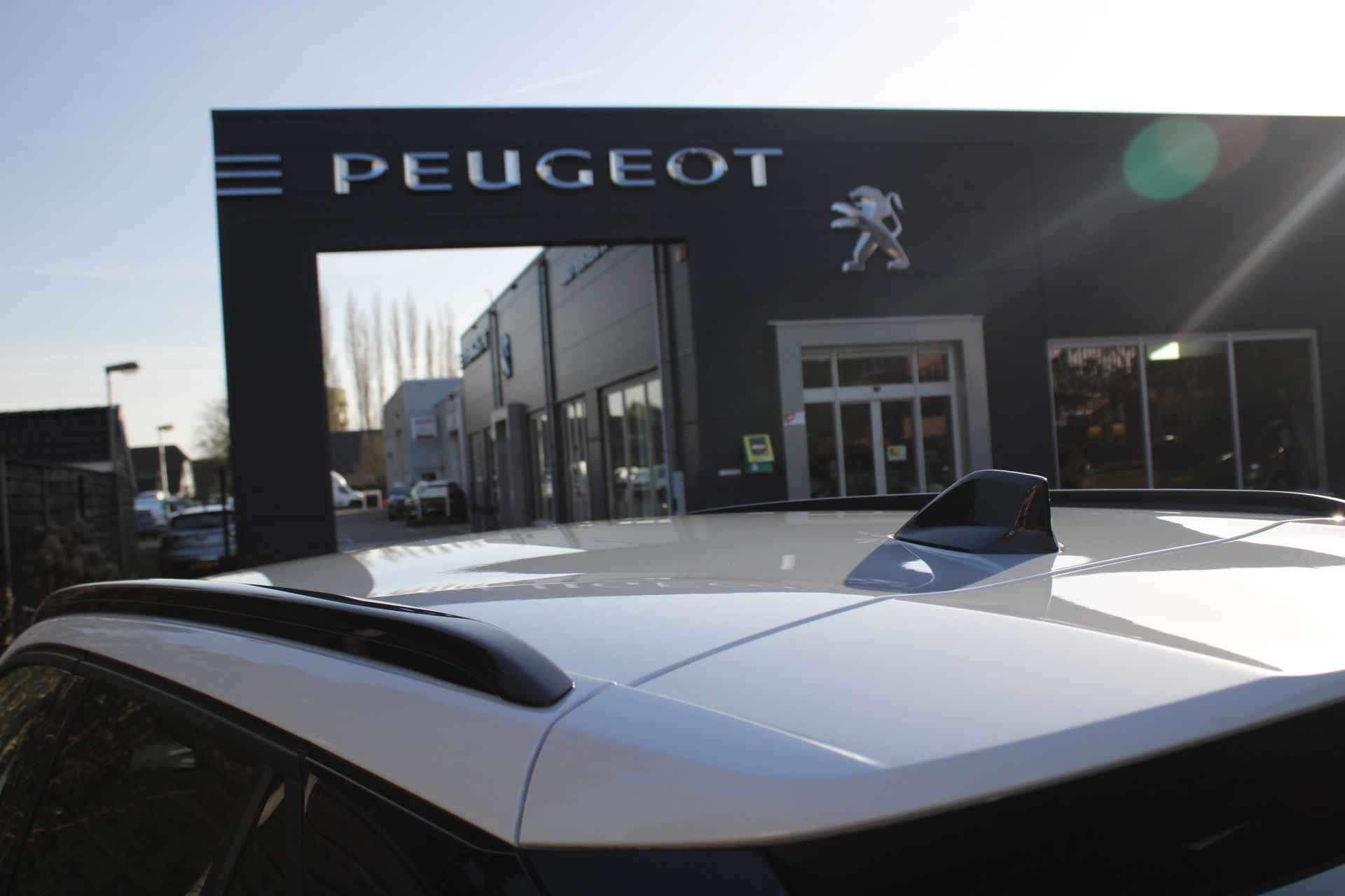 Peugeot 2008 1.2 PureTech 100PK Allure Navigatie, Camera Achter, Draadloze telefoonlader, Parkeerhulp voor en achter - 17/45