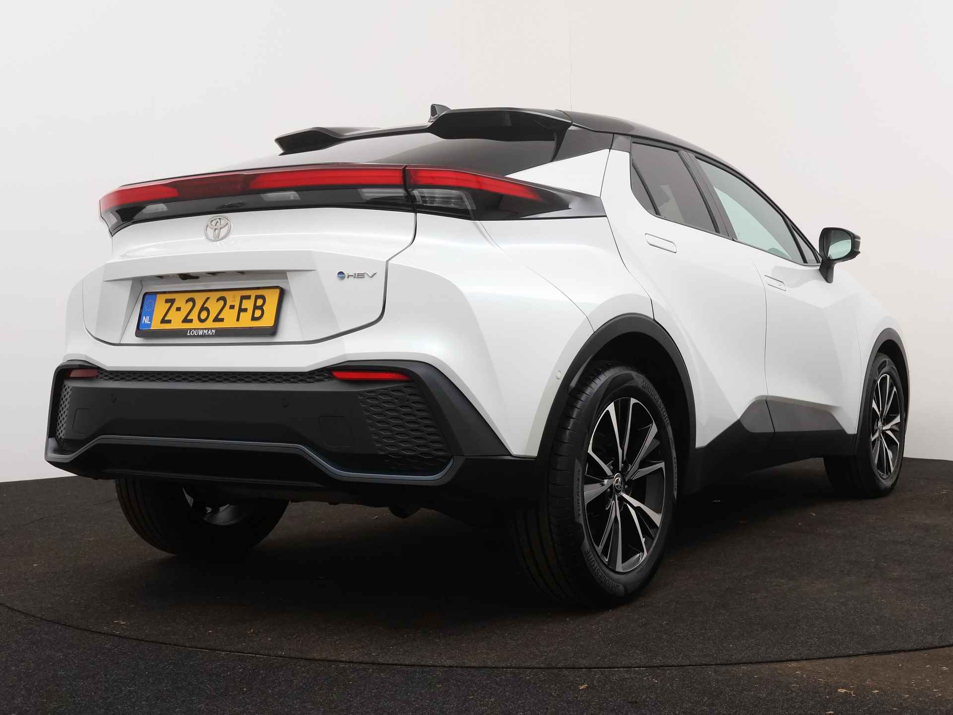 Toyota C-HR 1.8 Hybrid 140 First Edition | 360° Camera | Parkeersensoren | Navigatie | Elektrisch bedienbare achterklep | - 3/45