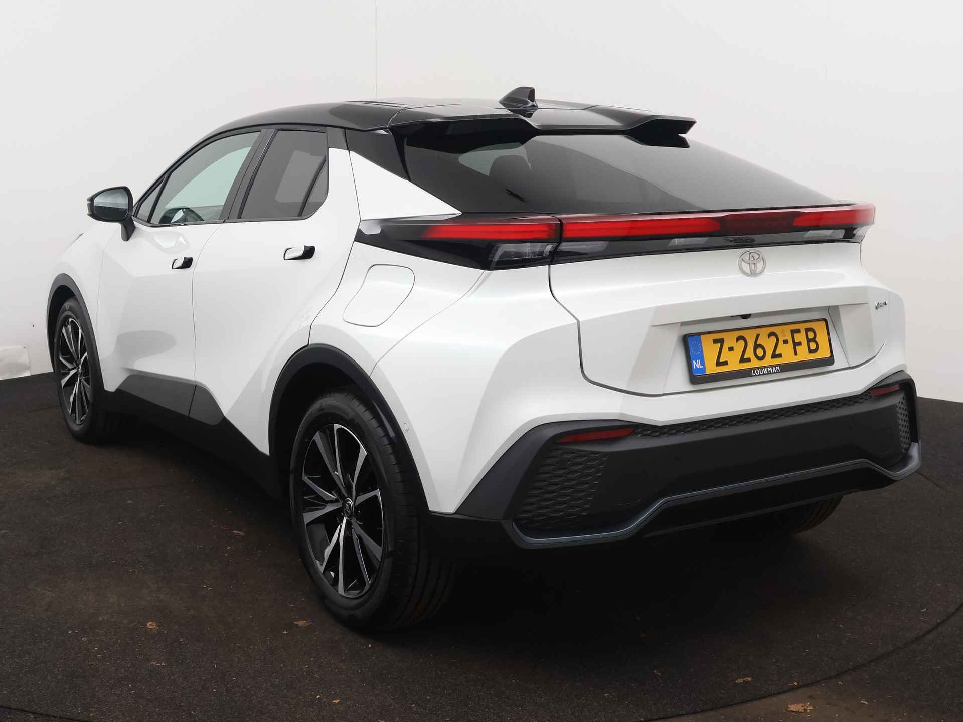 Toyota C-HR 1.8 Hybrid 140 First Edition | 360° Camera | Parkeersensoren | Navigatie | Elektrisch bedienbare achterklep | - 17/45