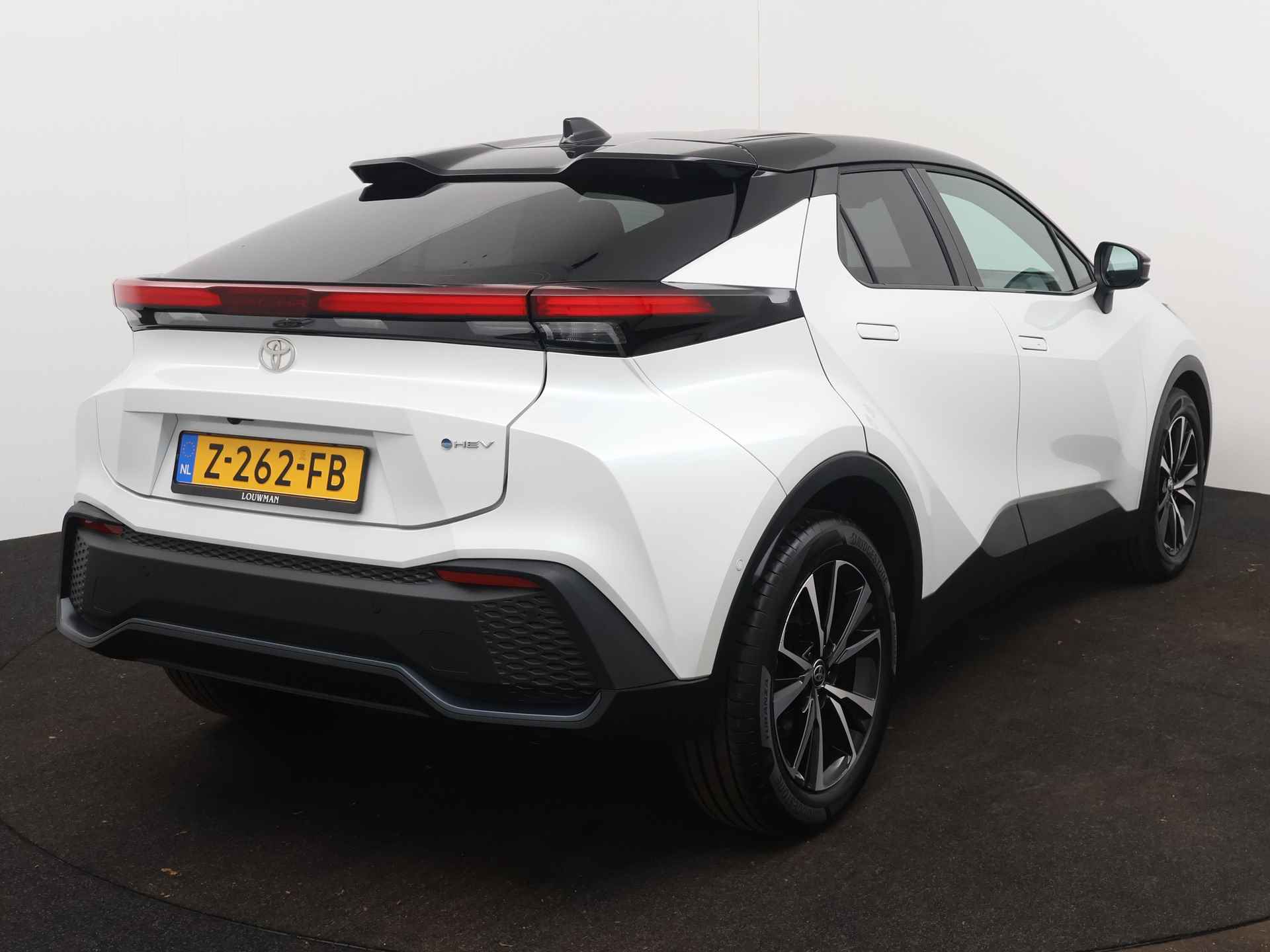 Toyota C-HR 1.8 Hybrid 140 First Edition | 360° Camera | Parkeersensoren | Navigatie | Elektrisch bedienbare achterklep | - 18/45