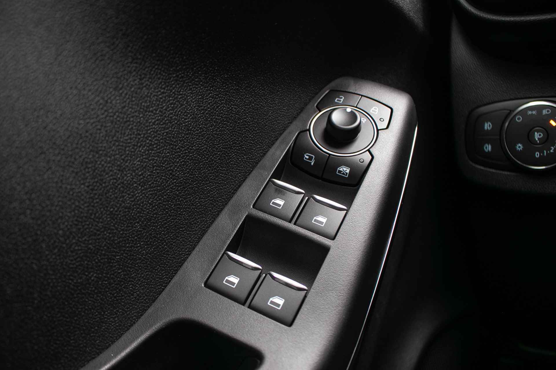 Ford Puma 1.0 EcoBoost Hybrid Titanium - All-in rijklrprs | navi | verw stuurwiel | carplay/android - 35/39