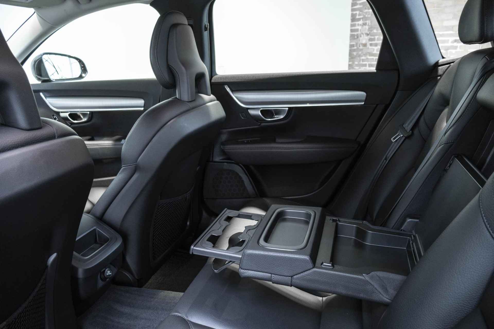 Volvo V90 T5 Automaat Momentum | Lederen bekleding | Stoelverwarming | Parkeercamera | Parkeersensoren voor + achter | Apple carplay/ Android auto | elektrisch bedienbare achterklep | BLIS | - 21/40