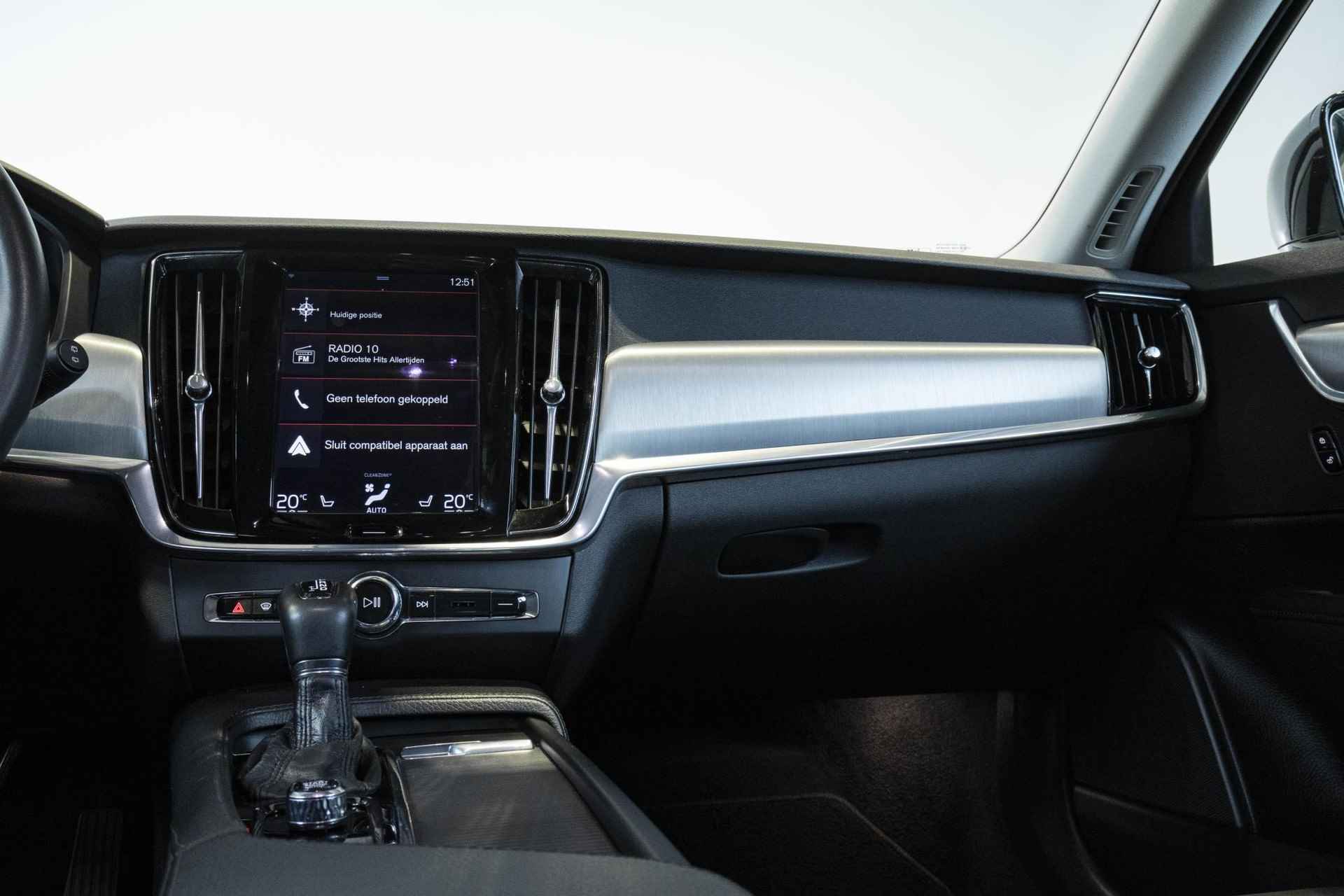 Volvo V90 T5 Automaat Momentum | Lederen bekleding | Stoelverwarming | Parkeercamera | Parkeersensoren voor + achter | Apple carplay/ Android auto | elektrisch bedienbare achterklep | BLIS | - 26/40