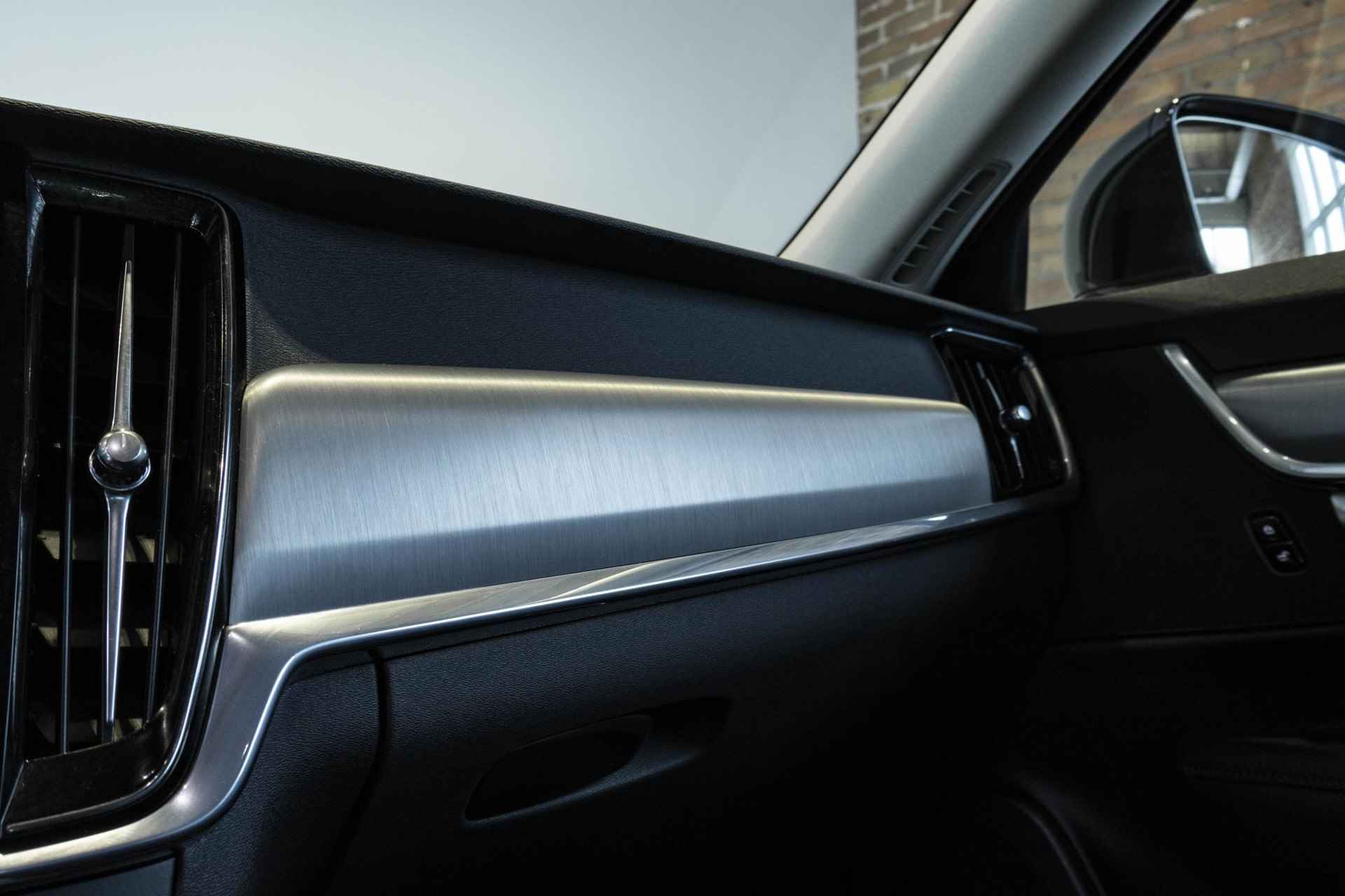 Volvo V90 T5 Automaat Momentum | Lederen bekleding | Stoelverwarming | Parkeercamera | Parkeersensoren voor + achter | Apple carplay/ Android auto | elektrisch bedienbare achterklep | BLIS | - 27/40
