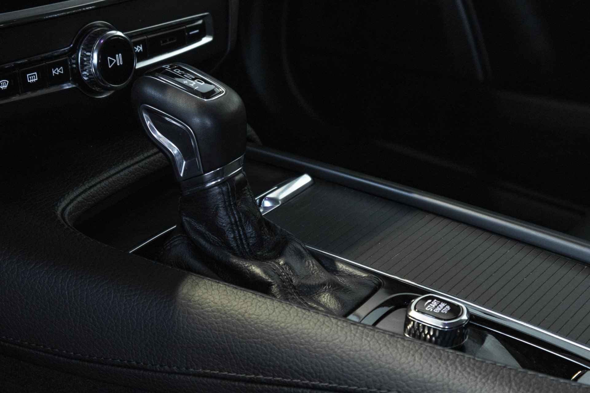 Volvo V90 T5 Automaat Momentum | Lederen bekleding | Stoelverwarming | Parkeercamera | Parkeersensoren voor + achter | Apple carplay/ Android auto | elektrisch bedienbare achterklep | BLIS | - 28/40
