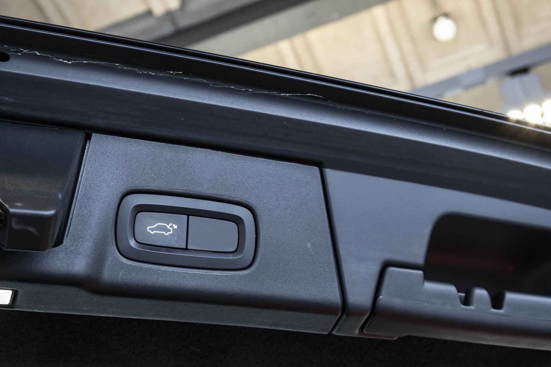 Volvo V90 T5 Automaat Momentum | Lederen bekleding | Stoelverwarming | Parkeercamera | Parkeersensoren voor + achter | Apple carplay/ Android auto | elektrisch bedienbare achterklep | BLIS | - 35/40