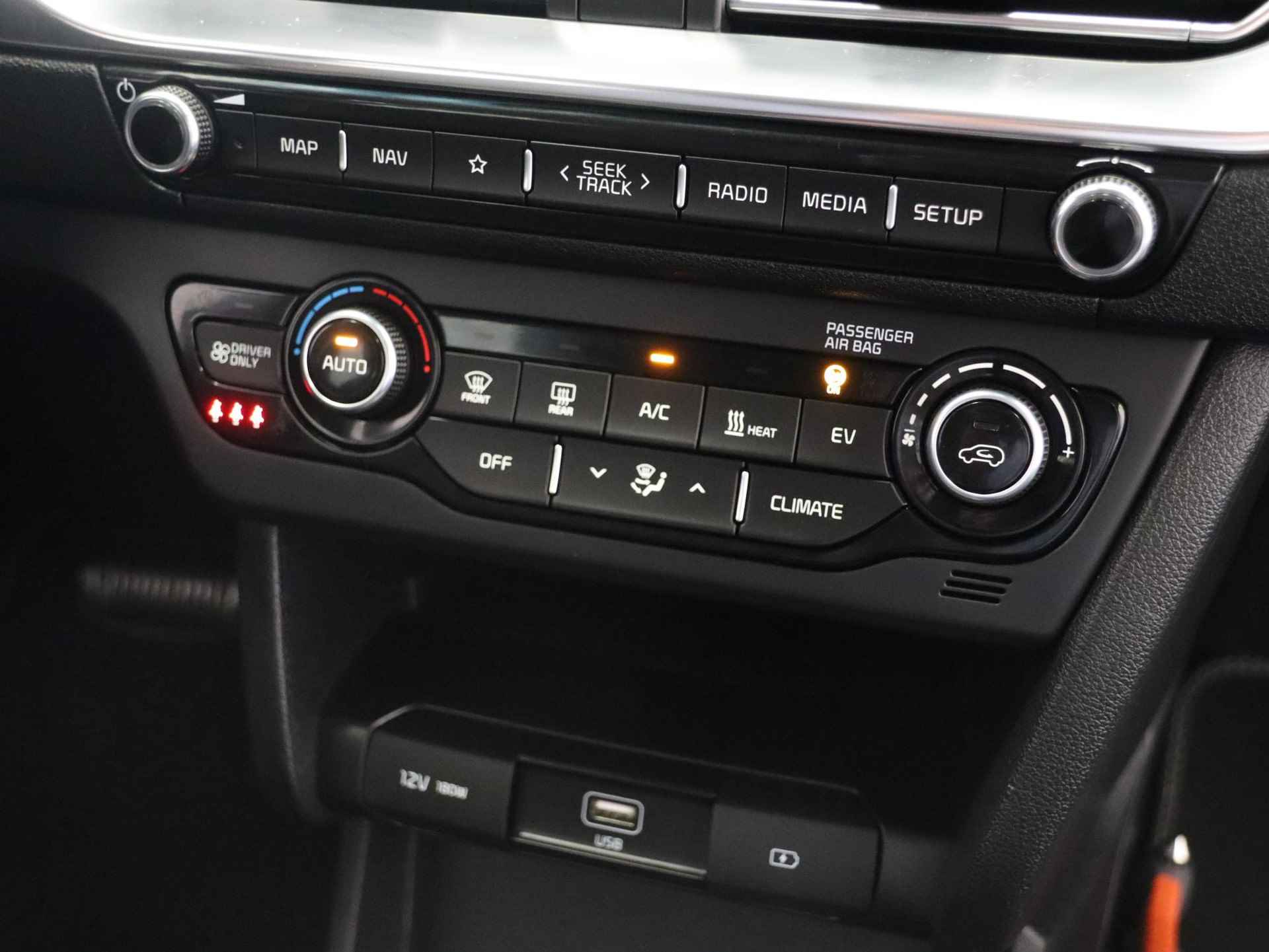 Kia e-Niro DynamicLine 64 kWh | BTW AUTO | Trekhaak | 3-fase laden | Navigatie | Camera | Adaptieve cruise control | Android / Apple CarPlay | - 27/39
