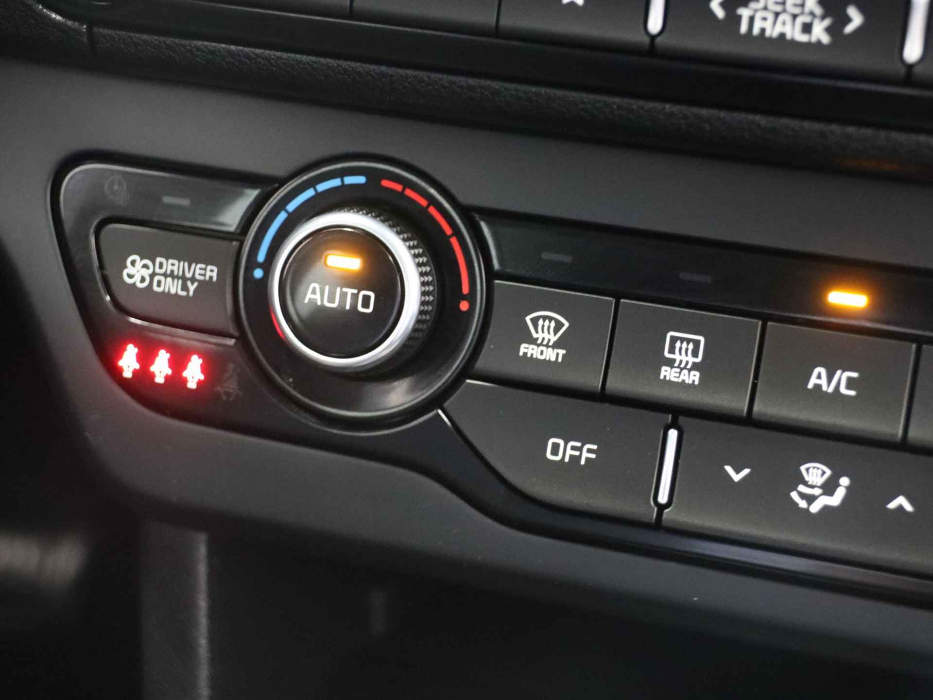 Kia e-Niro DynamicLine 64 kWh | BTW AUTO | Trekhaak | 3-fase laden | Navigatie | Camera | Adaptieve cruise control | Android / Apple CarPlay | - 28/39