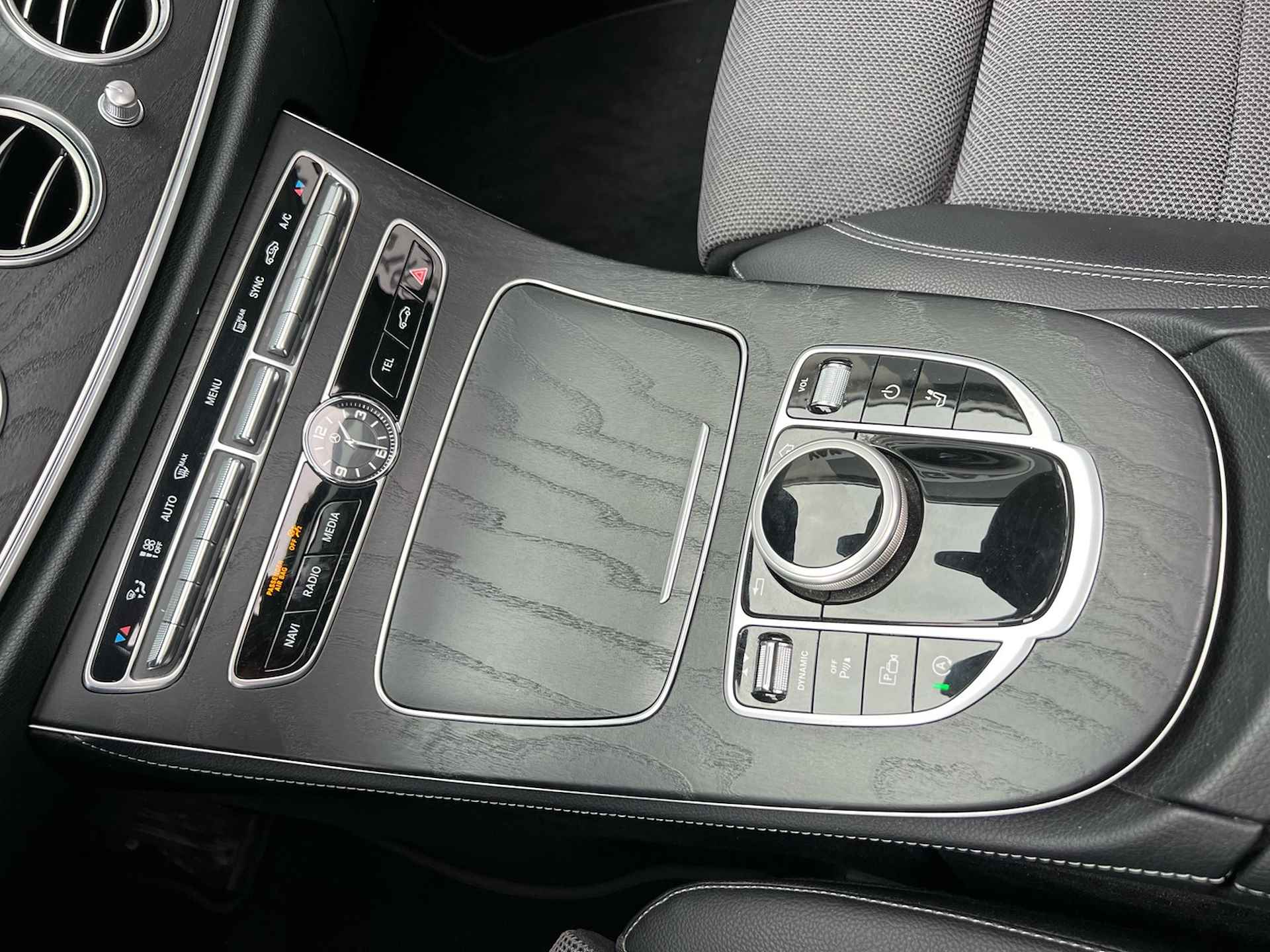 Mercedes-Benz E-Klasse 250 T Avantgarde | Panodak | 19 Inch | Stoelverwarming | - 17/39