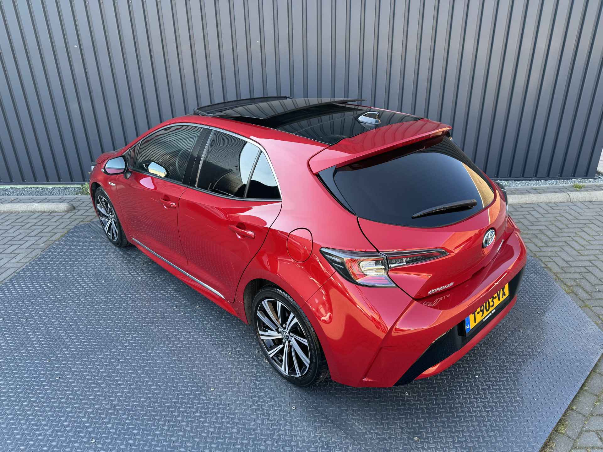 Toyota Corolla 1.8 Hybrid Dynamic | Schuif-kanteldak | NIEUWSTAAR | Rijklaar!! - 15/34