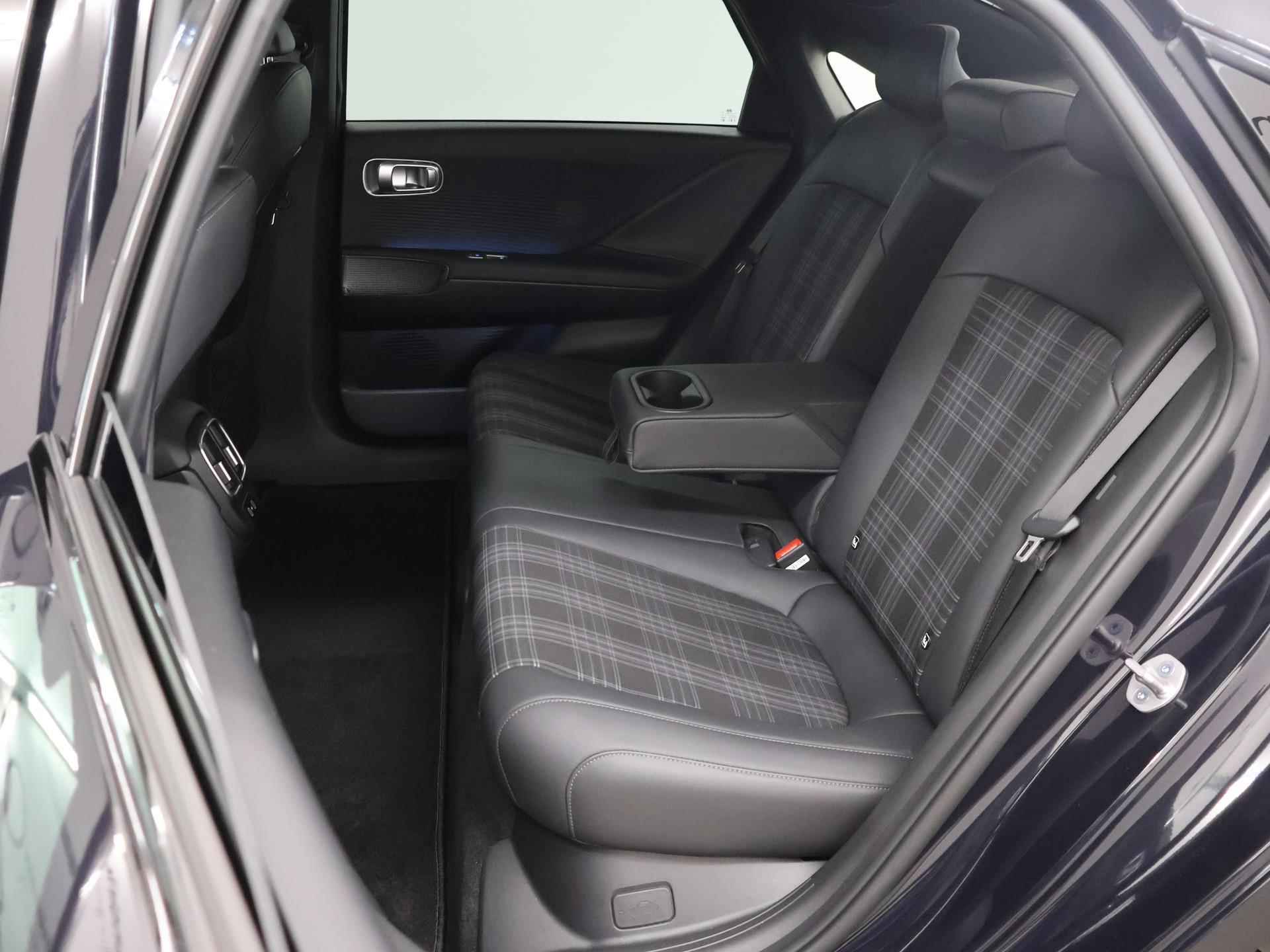 Hyundai IONIQ 6 First Edition AWD 77 kWh | Panoramadak | Bose Sound | Navigatie | Parkeercamera | Climate Control | - 12/50
