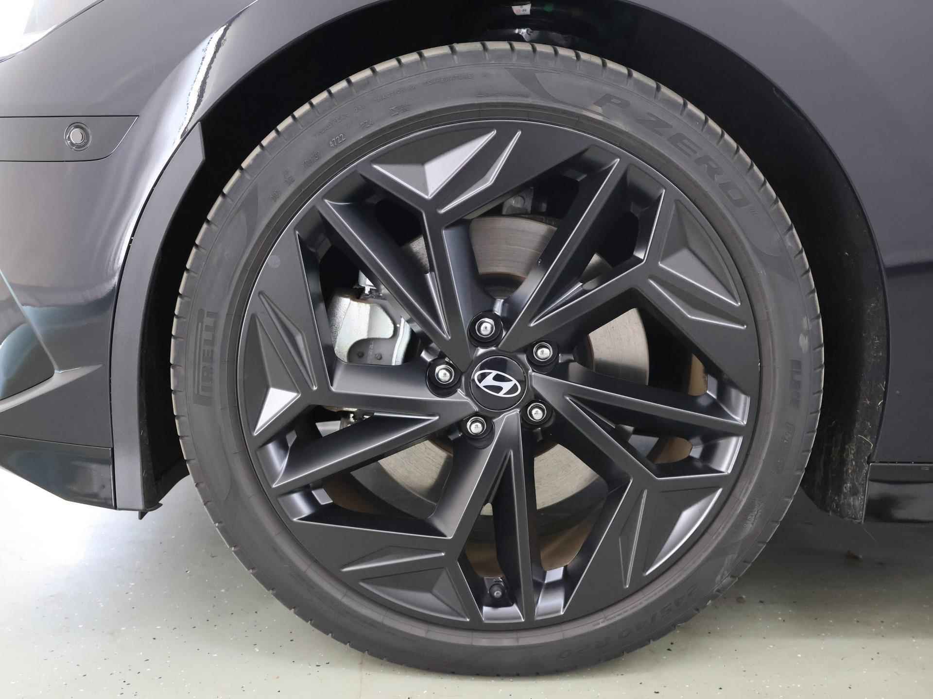 Hyundai IONIQ 6 First Edition AWD 77 kWh | Panoramadak | Bose Sound | Navigatie | Parkeercamera | Climate Control | - 48/50