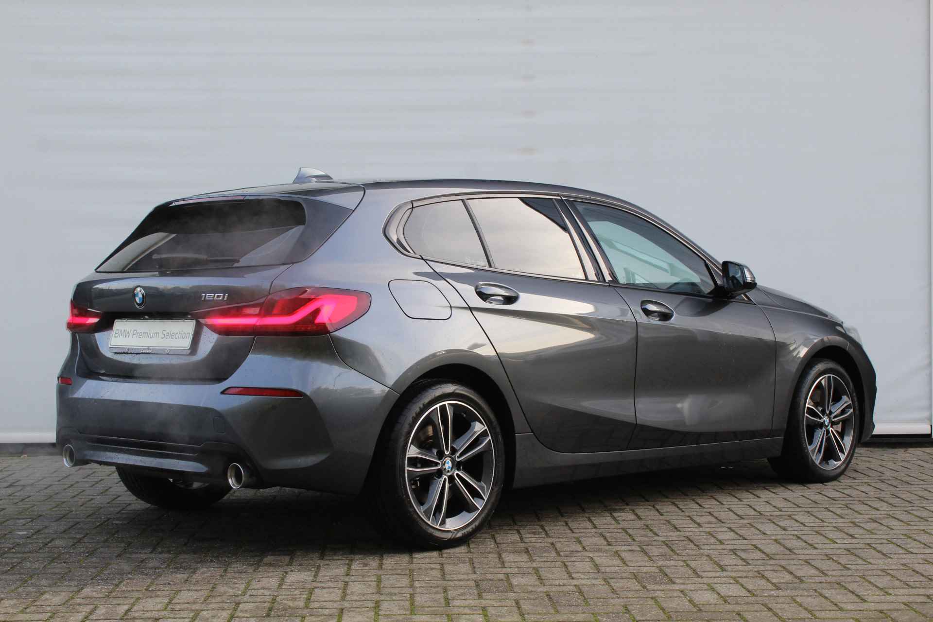 BMW 1-serie 120i Executive Automaat / Sportstoelen / Adaptieve LED / M Sportonderstel / Live Cockpit Professional - 13/30