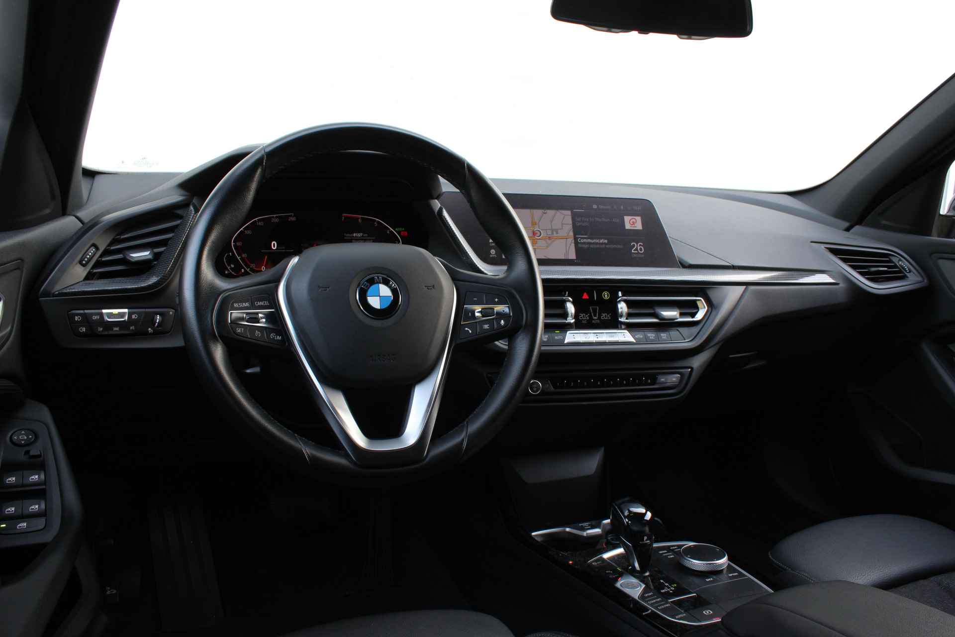 BMW 1-serie 120i Executive Automaat / Sportstoelen / Adaptieve LED / M Sportonderstel / Live Cockpit Professional - 28/30