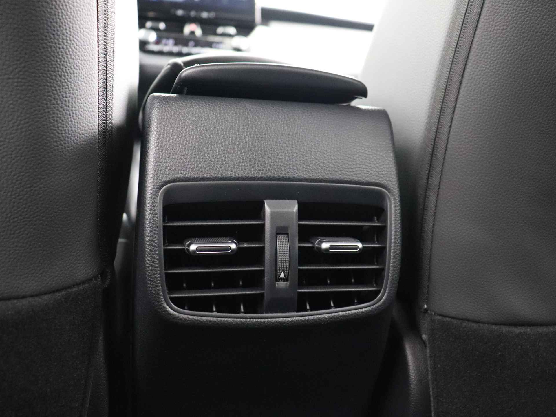 Toyota Corolla Touring Sports 1.8 Hybrid First Edition | Apple Carplay | Android Auto | Parkeersensoren | Half leder | - 27/44