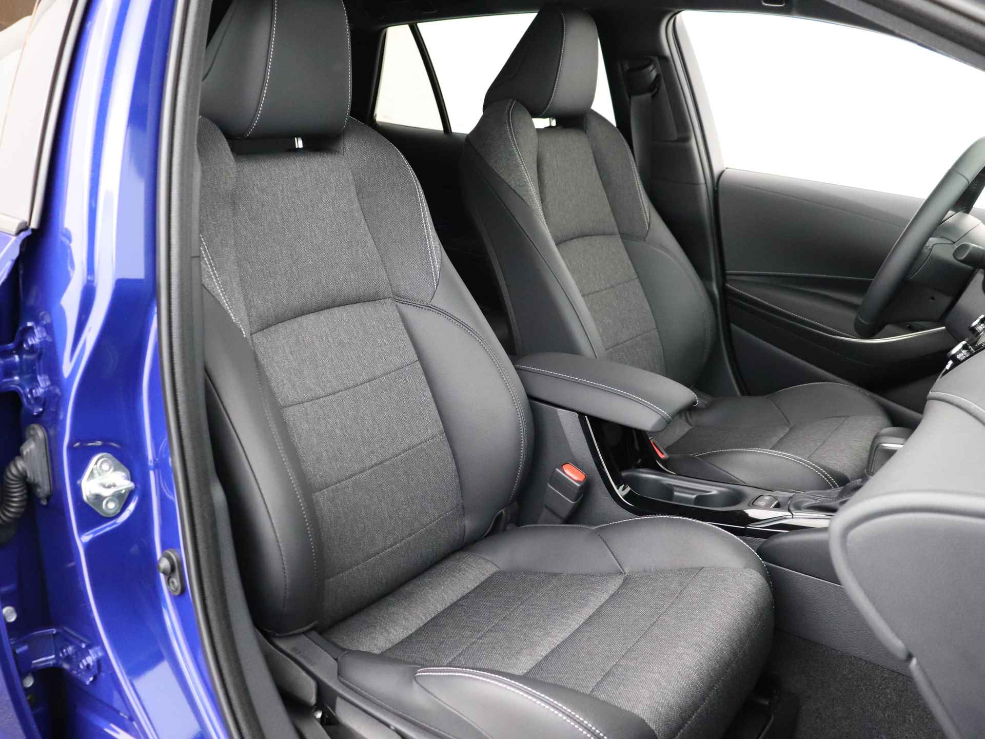 Toyota Corolla Touring Sports 1.8 Hybrid First Edition | Apple Carplay | Android Auto | Parkeersensoren | Half leder | - 42/44
