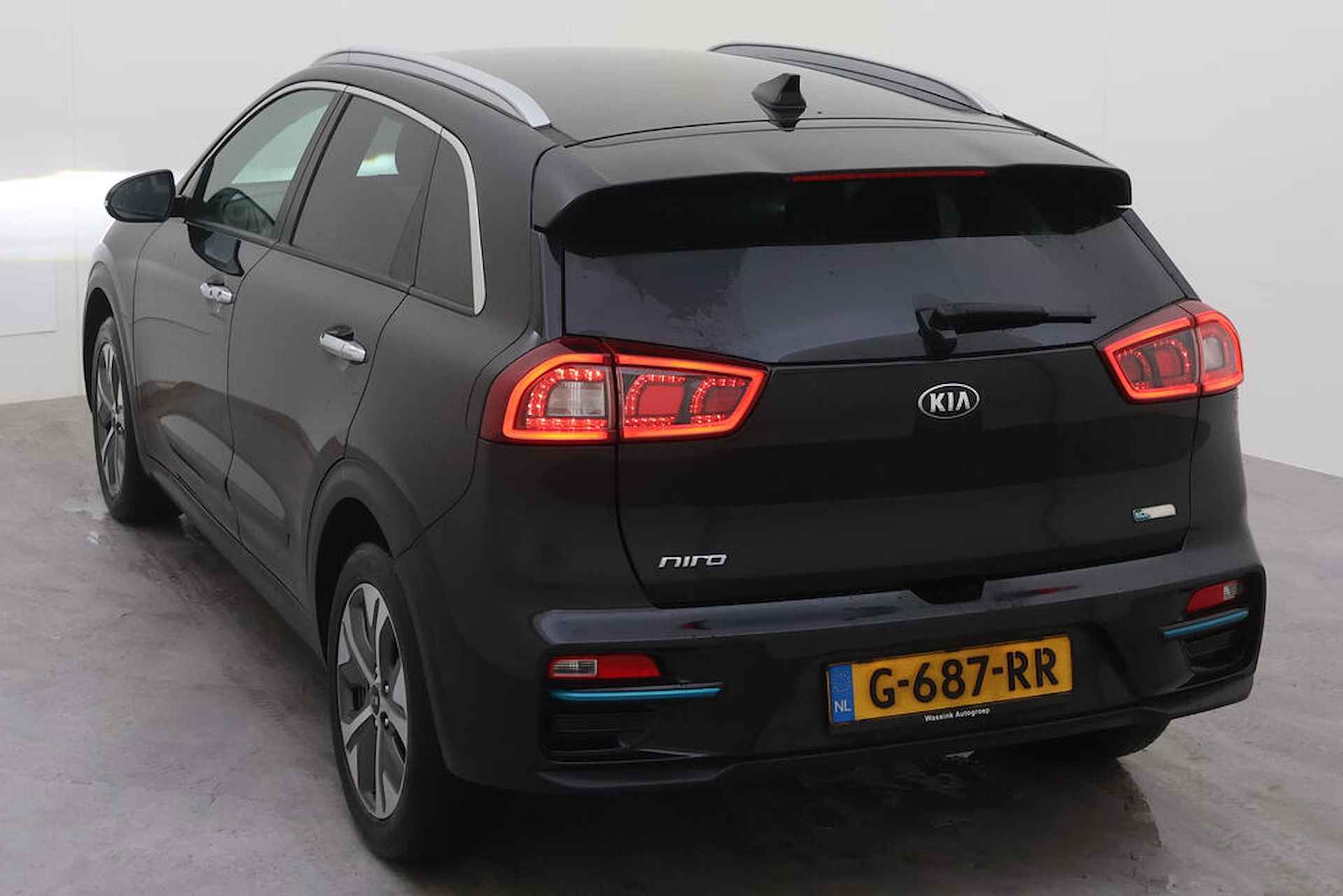 Kia e-Niro ExecutiveLine 64 kWh NL AUTO | LEDER | CAMERA | CARPLAY | - 8/17