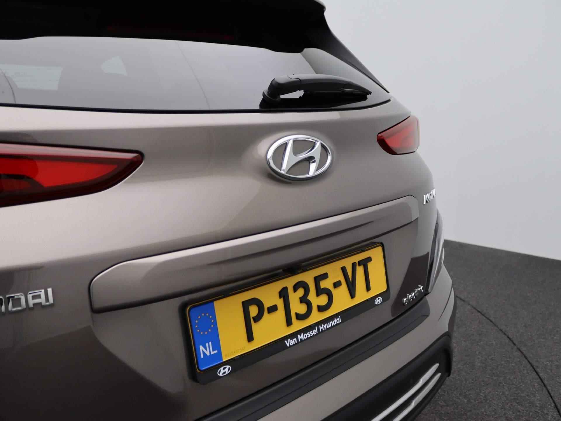 Hyundai Kona EV Fashion 64 kWh | Eerste eigenaar! | Afneembare Trekhaak | Dealer onderhouden | - 35/47