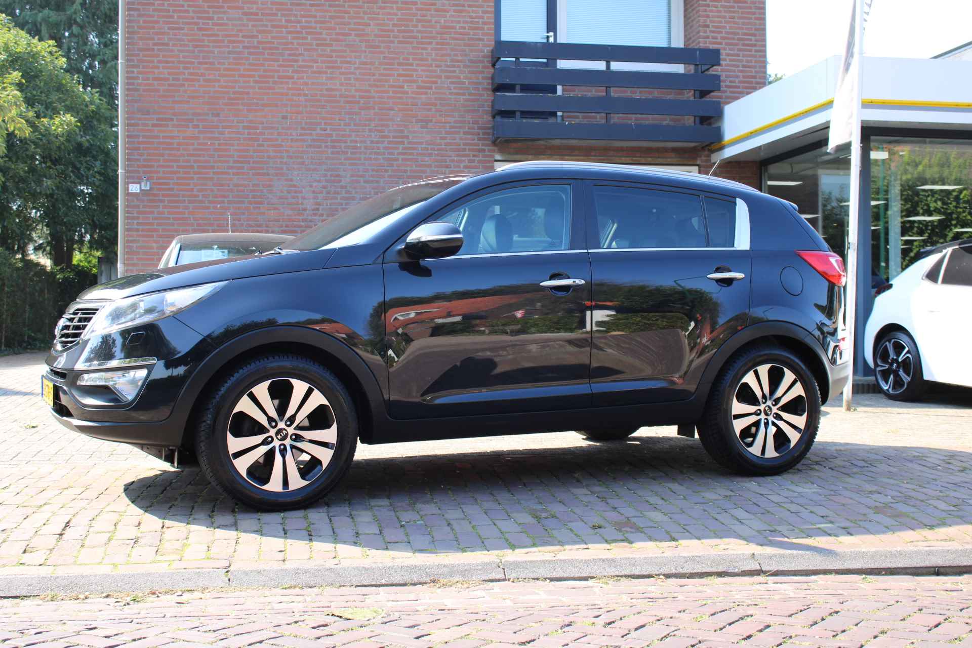 KIA Sportage 2.0 CVVT 2WD X-Clusive Automaat + 18"/ Navi/ Clima/ Cruise/ Panorama/ Leder/ NL auto - 4/46