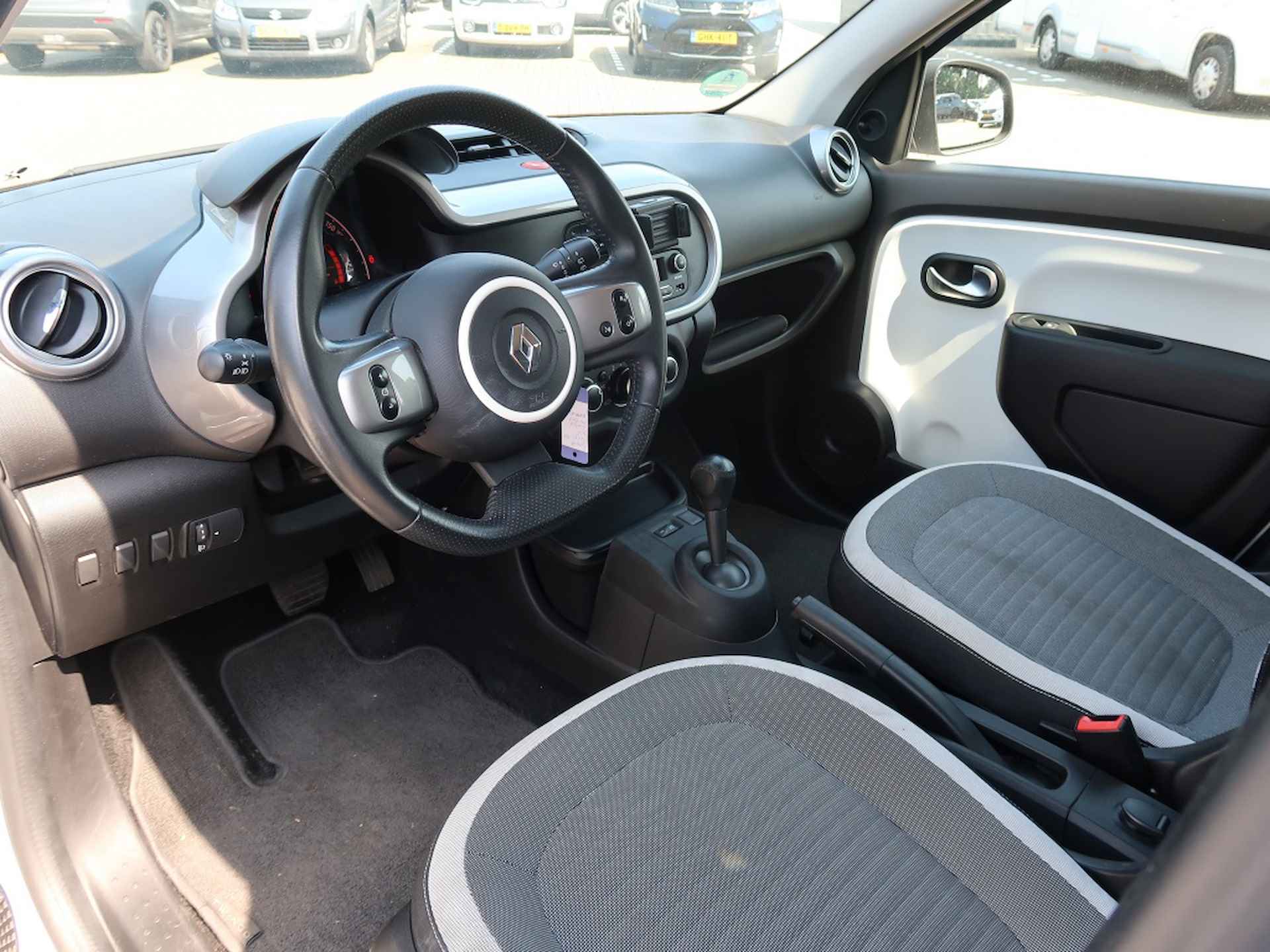 Renault Twingo 1.0 SCe Limited / Automaat / Airco - 8/27