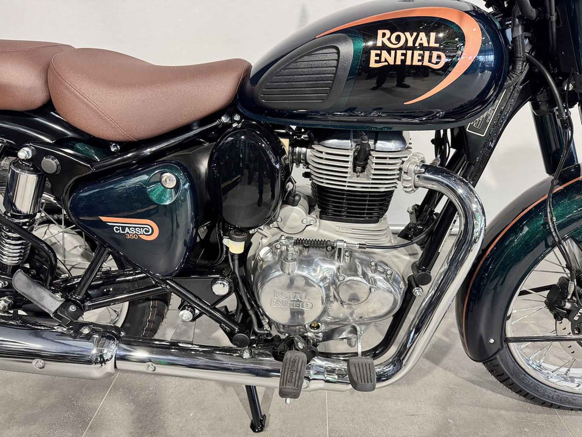 Royal-Enfield CLASSIC 350 - 4/8