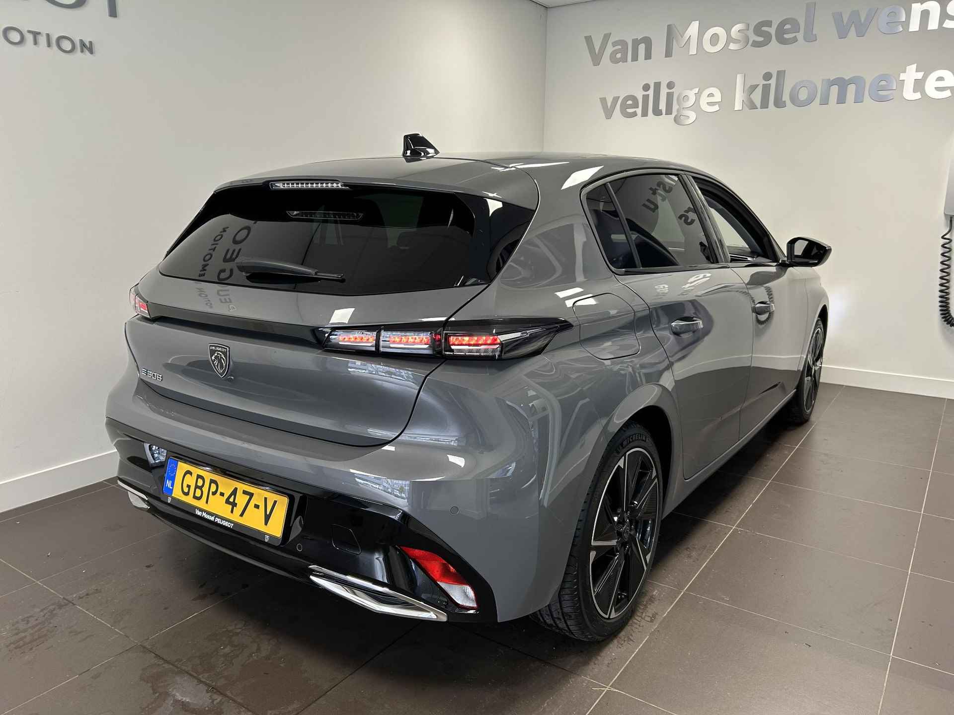 Peugeot e-308 Allure EV 54 kWh | Snel laad functie | Camera | Apple Carplay/Android Auto | navigatie - 2/26