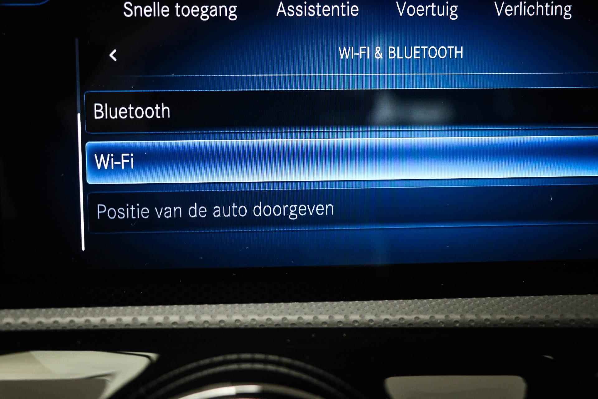 Mercedes-Benz A-klasse 180 Business Solution Luxury | WIDESCREEN | SFEERVERLICHTING | DAB | APPLE | CAMERA - 58/61