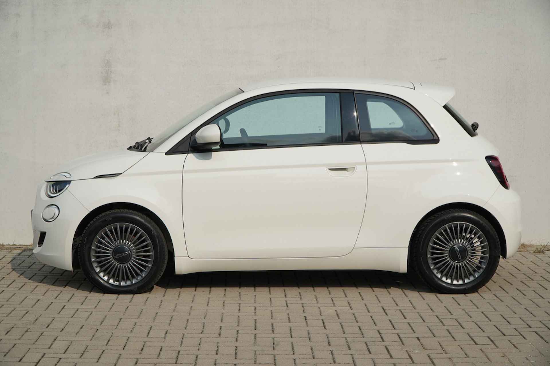 Fiat 500e Icon 42KWH | LED | Navi | Carplay | Comfort | BTW | 16" - 8/33