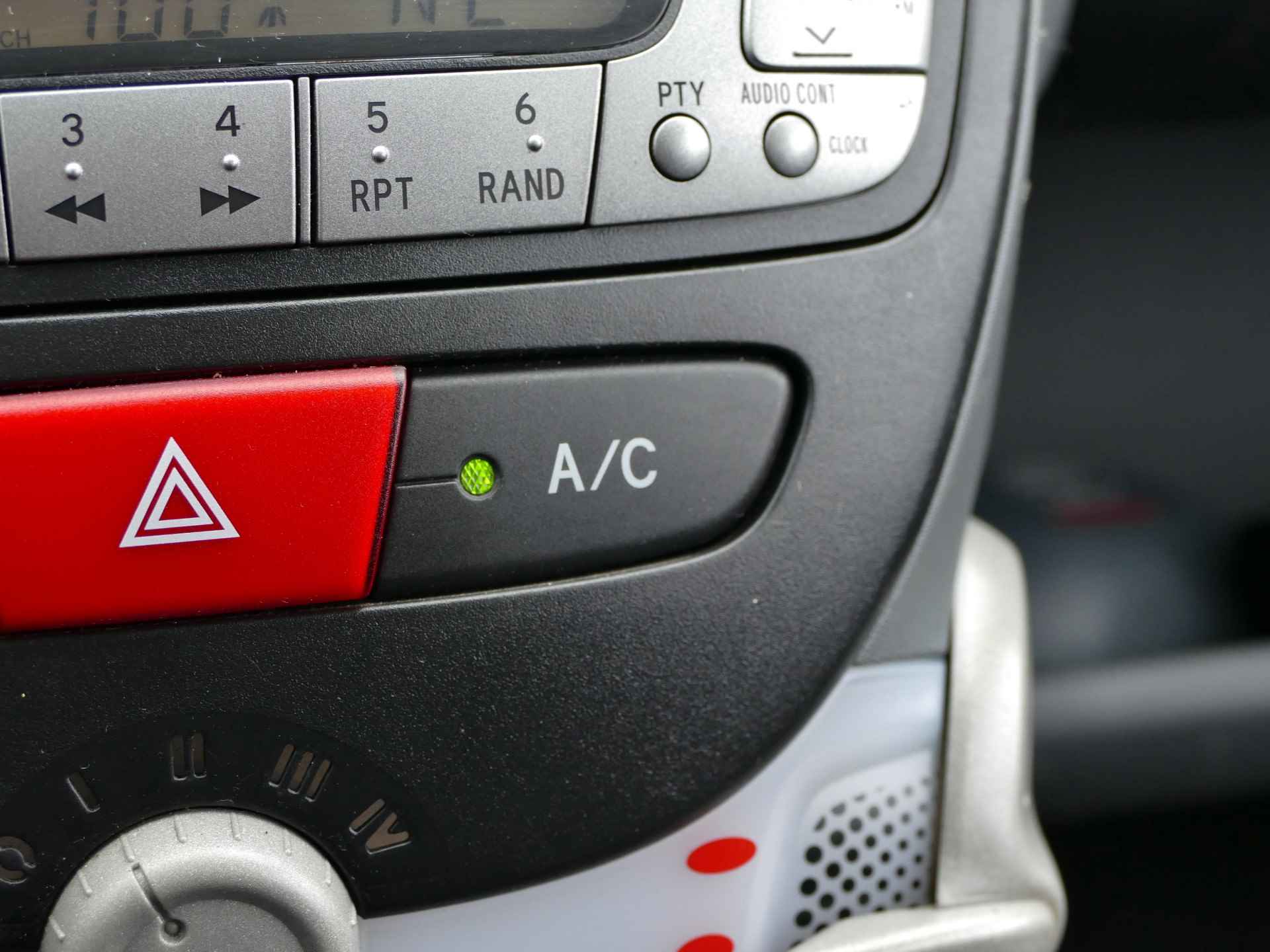Toyota Aygo 1.0-12V Comfort | airco | fietsendragersteun | all-season-banden - 18/33