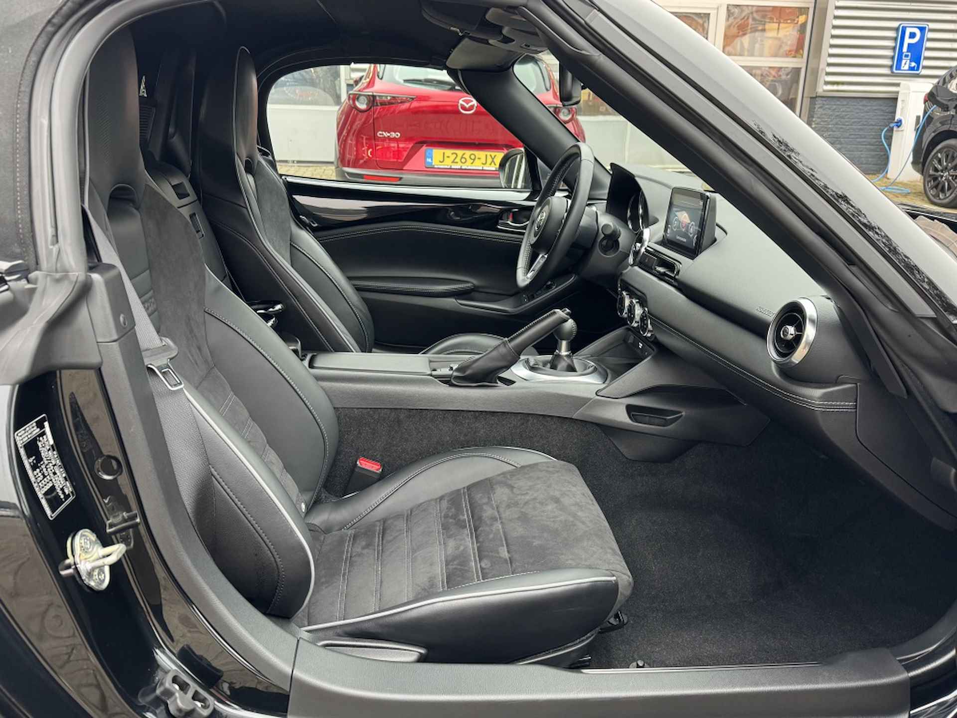 Mazda MX-5 2.0 SkyActiv-G 184pk - Recaro stoelen - 31/32