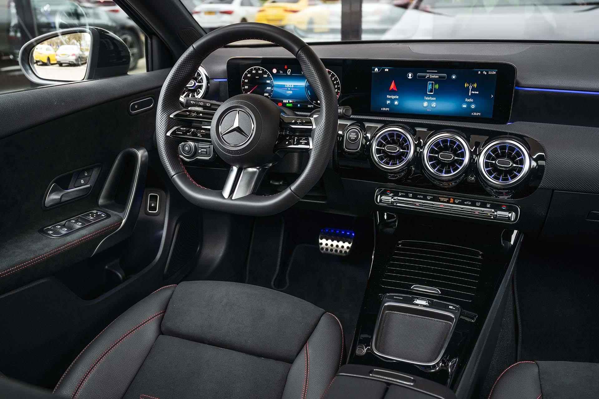 Mercedes-Benz A-klasse 250e AMG Line | Achteruitrijcamera | Panorama-schuifdak | Stoelverwarming | Sfeerverlichting |  KEYLESS GO - 7/31