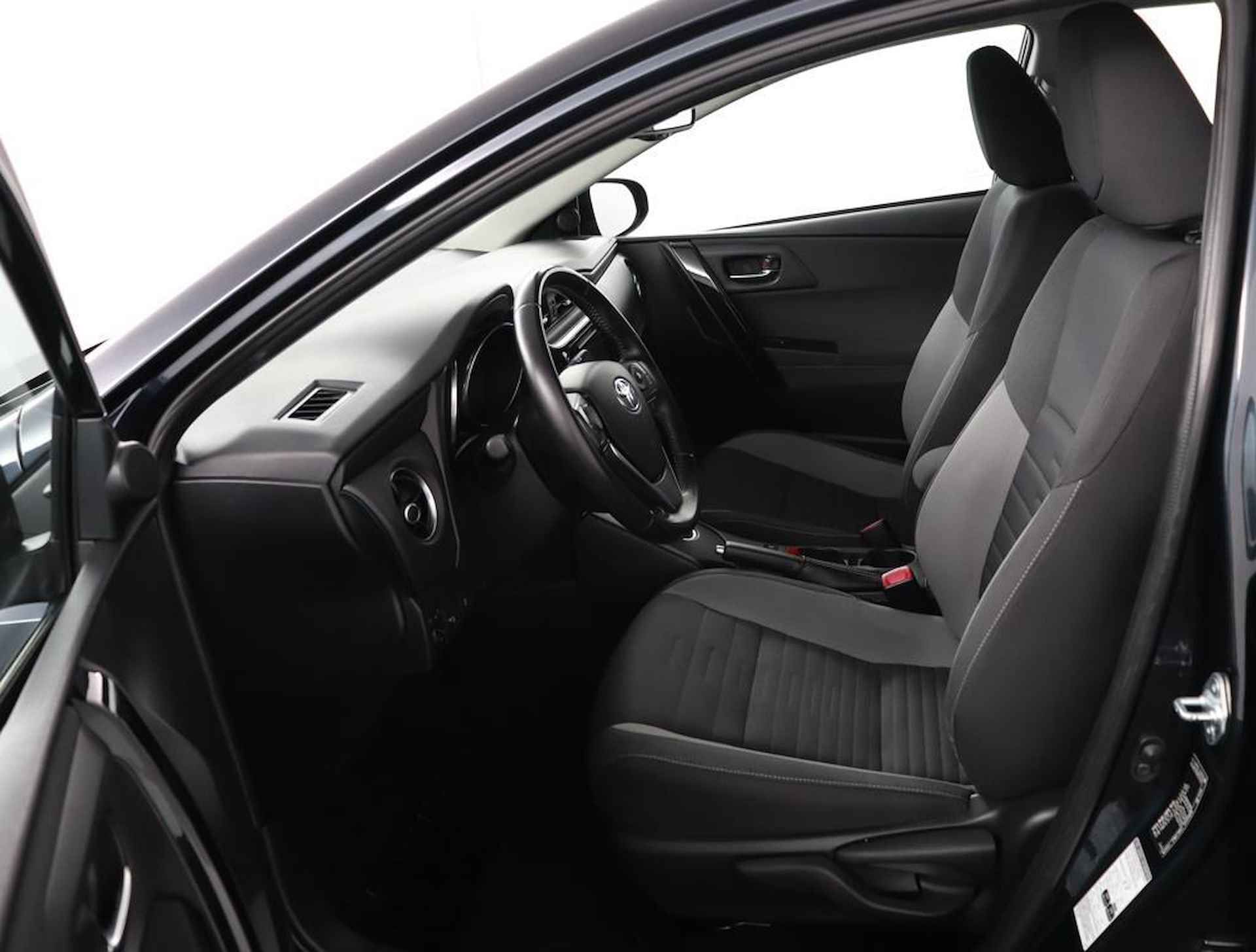 Toyota Auris 1.8 Hybrid Lease Navigatie | Trekhaak | Parkeerhulp camera | Cruise control | - 17/53