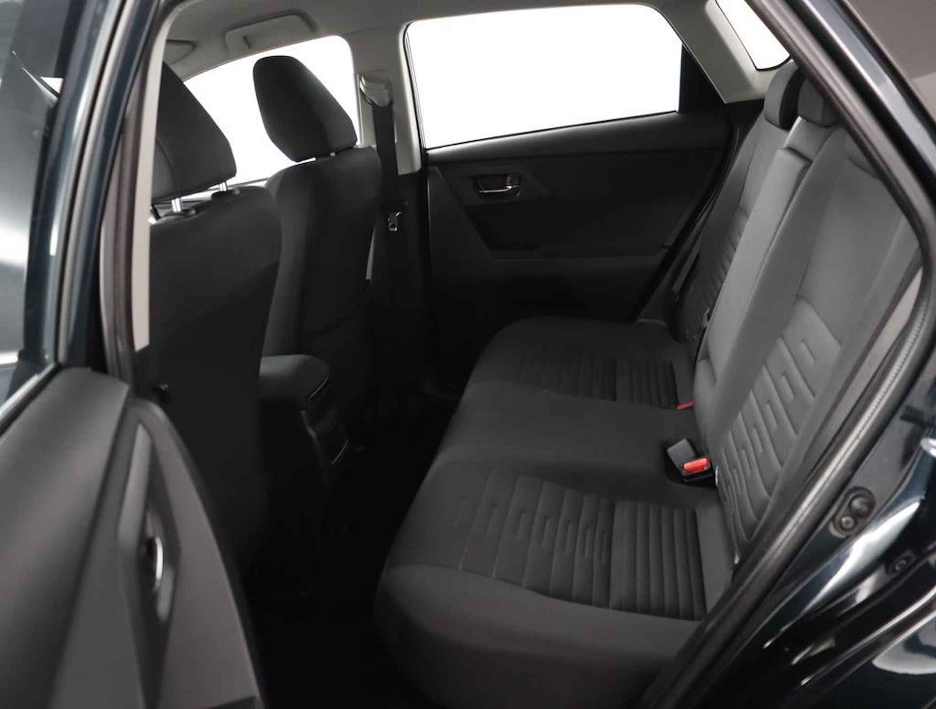 Toyota Auris 1.8 Hybrid Lease Navigatie | Trekhaak | Parkeerhulp camera | Cruise control | - 18/53