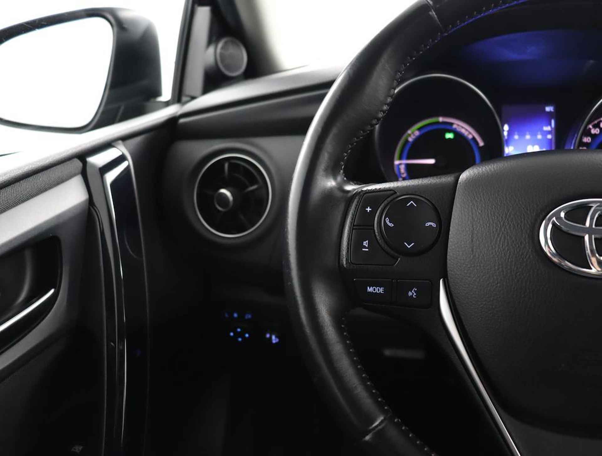 Toyota Auris 1.8 Hybrid Lease Navigatie | Trekhaak | Parkeerhulp camera | Cruise control | - 19/53